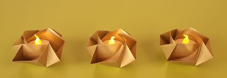 Veilleuse Fleur en papier washi doré avec led 5€
(~ Ø 8 x h 4 cm)