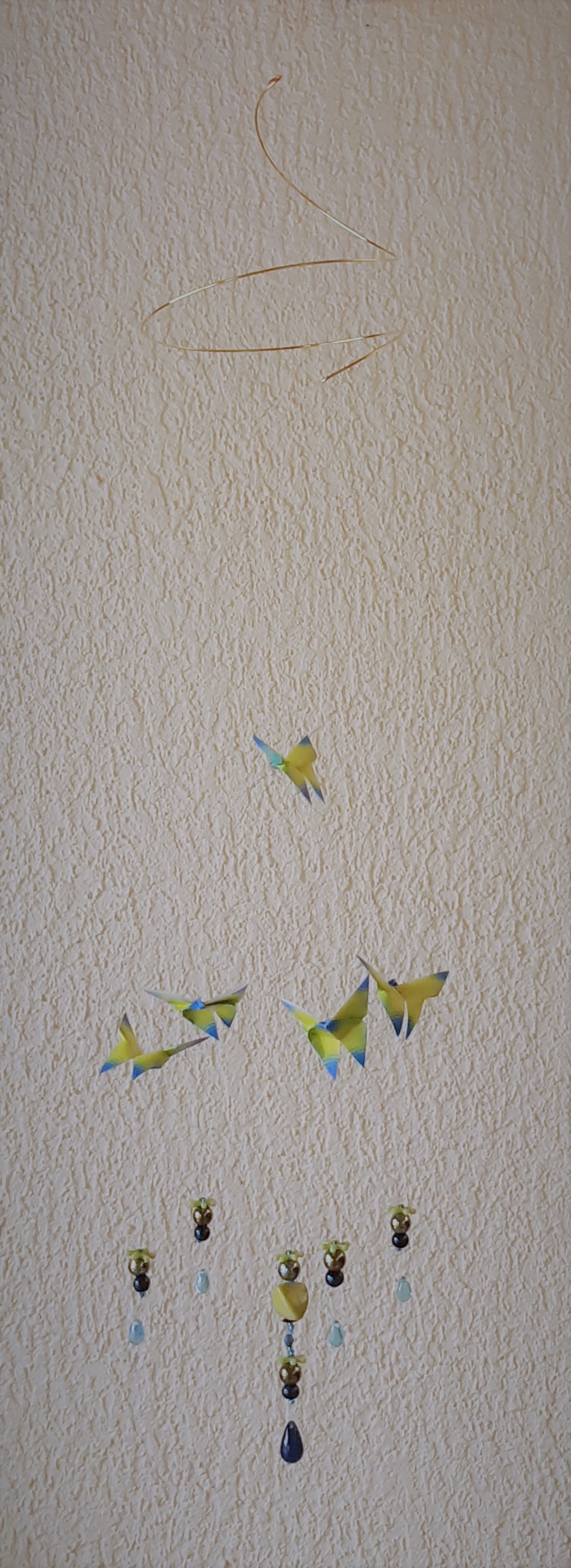 Mini mobile Envolée de papillons jaune et bleu