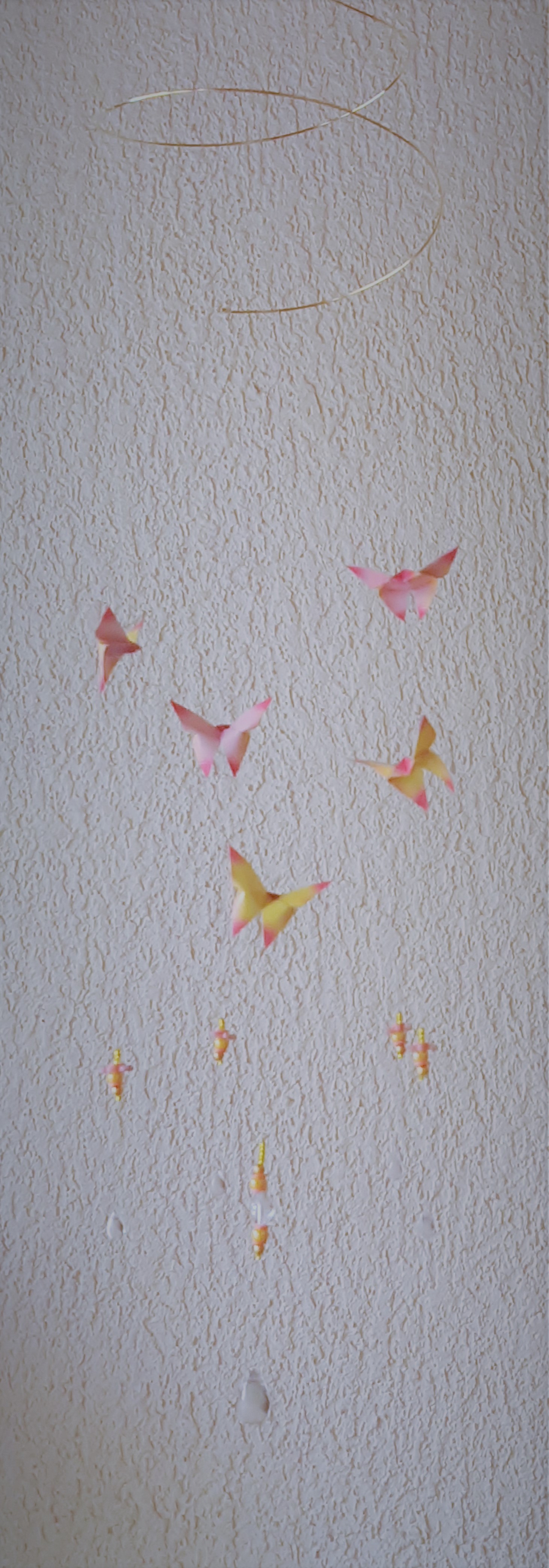 Mini mobile Envolée de papillons rose et jaune