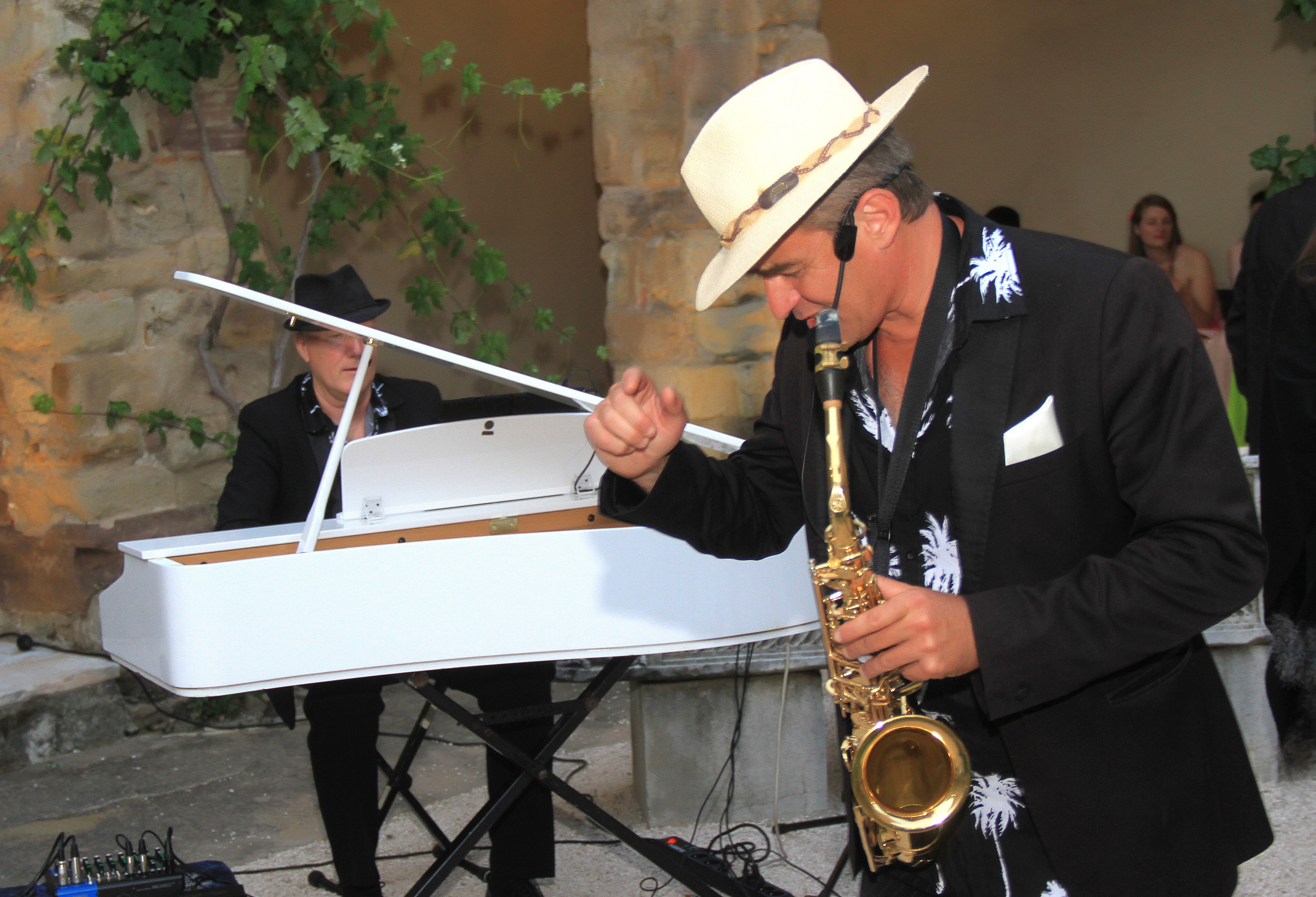 Orchestre Latino, Salsa, Groupe Latino, Trio Latino, Musiciens Latino, Artistes Latino, Latin Jazz, Latin Band, Music Band, Formation Latino, Animation musicale Latino Salsa Mumbo Chacha, Bossa Nova, Dans le Var 83, Dans les Alpes Maritimes 06, Dans les Bouches du Rhône 13, Dans les Alpes de haute Provence 04, dans le Vaucluse 84, dans le Gard 30, dans l'Hérault 34, on French Riviera, Sur la Côte d'Azur, Monaco, Saint Jean Cap Ferrat, Nice, Villefranche Sur Mer, Grasse, Cannes, Menton, Mandelieu, Saint-Raphaël, Fréjus, Draguignan, Toulon, Hyères, Saint-Tropez, Bandol, Sanary, Saint Cyr Sur Mer, Marseille, Aix en Provence, Marignane, Arles, Nîmes Alès, Montpellier, Salon de Provence, Saint Rémy de Provence, les Baux de Provence, Lisle Sur la Sorgue, Avignon, Carpentras, Cavaillon, Orange, Pertuis, Manosque, Sisteron, Digne les Bains, Casteilanne, Verdon, Aups, Cotignac