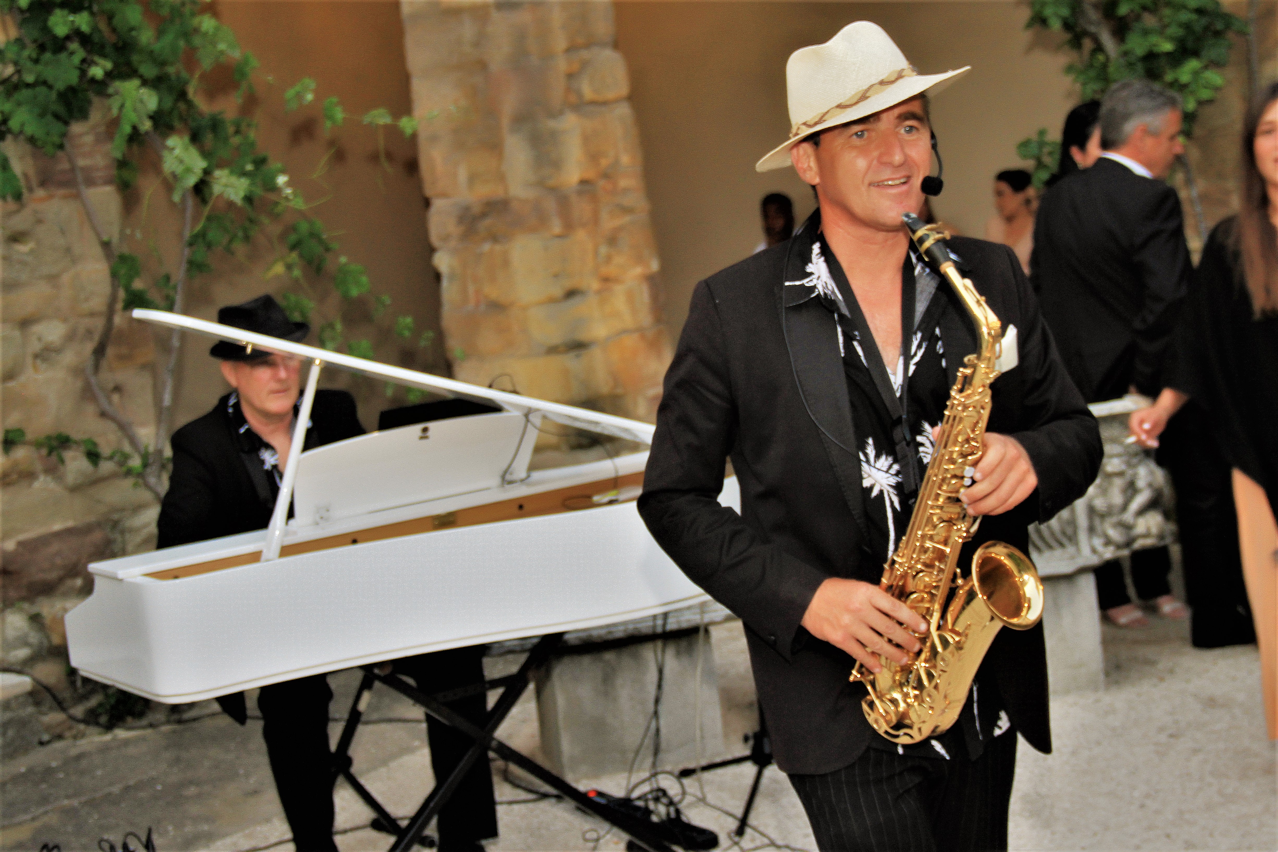 Chanteur de Jazz, Chanteuse de Jazz, Crooner, Orchestre de Jazz, Swing, Groupe de Jazz, Trio Jazz, Musiciens de Jazz, Artistes de Jazz, Jazzmen, Jazz Band, Music Band, Formation Jazz, Animation musicale Jazz, Jazz, Swing, Bossa, Dans le Var 83, Dans les Alpes Maritimes 06, Dans les Bouches du Rhône 13, Dans les Alpes de haute Provence 04, dans le Vaucluse 84, dans le Gard 30, dans l'Hérault 34, on French Riviera, Sur la Côte d'Azur, Monaco, Saint Jean Cap Ferrat, Nice, Villefranche Sur Mer, Grasse, Cannes, Menton, Mandelieu, Saint-Raphaël, Fréjus, Draguignan, Toulon, Hyères, Saint-Tropez, Bandol, Sanary, Saint Cyr Sur Mer, Marseille, Aix en Provence, Marignane, Arles, Nîmes Alès, Montpellier, Salon de Provence, Saint Rémy de Provence, les Baux de Provence, Lisle Sur la Sorgue, Avignon, Carpentras, Cavaillon, Orange, Pertuis, Manosque, Sisteron, Digne les Bains, Casteilanne, Verdon, Aups, Cotignac