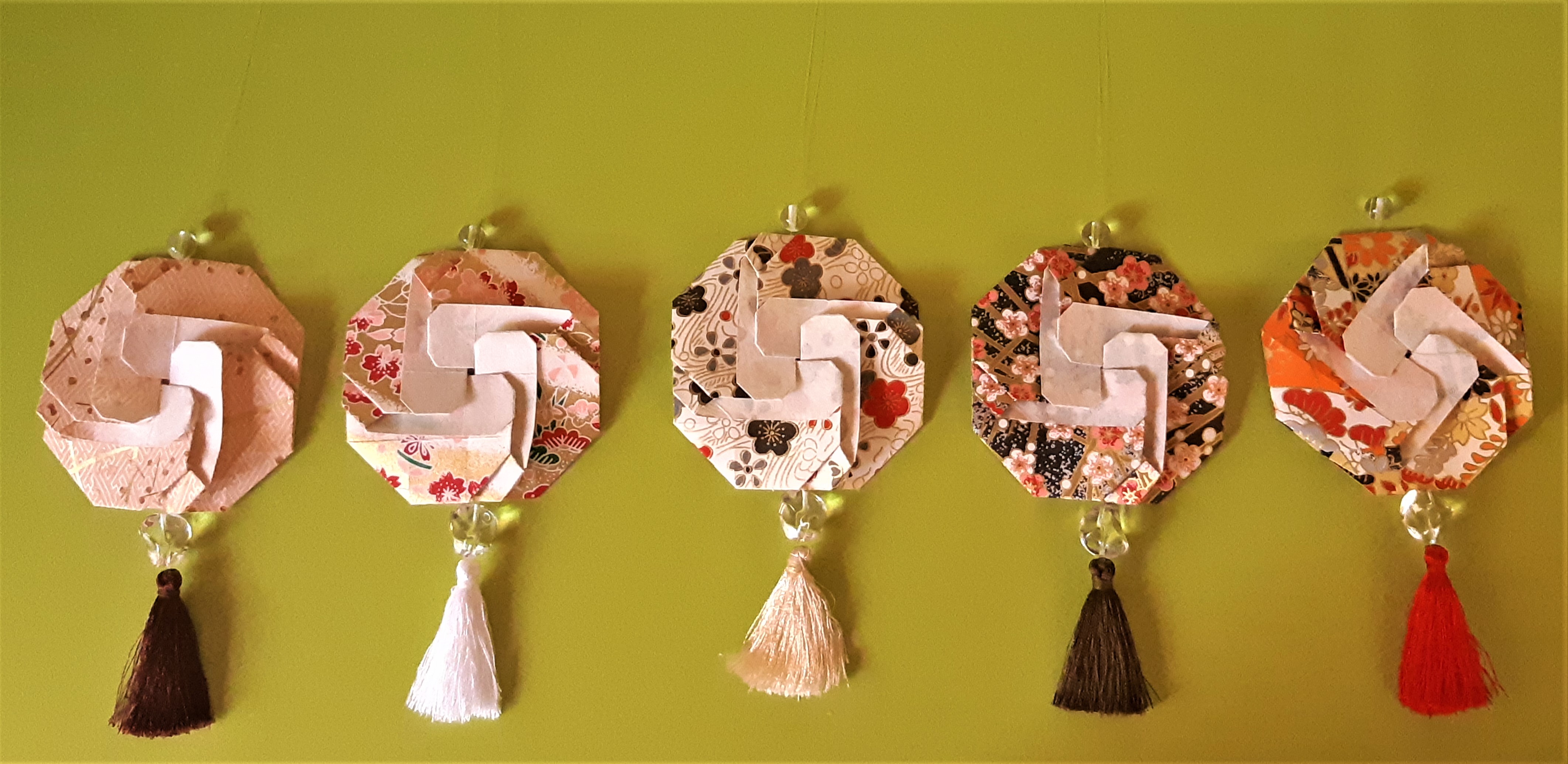 bijou de poignée Rose en washi 7€
(~15 x 7,5 cm)