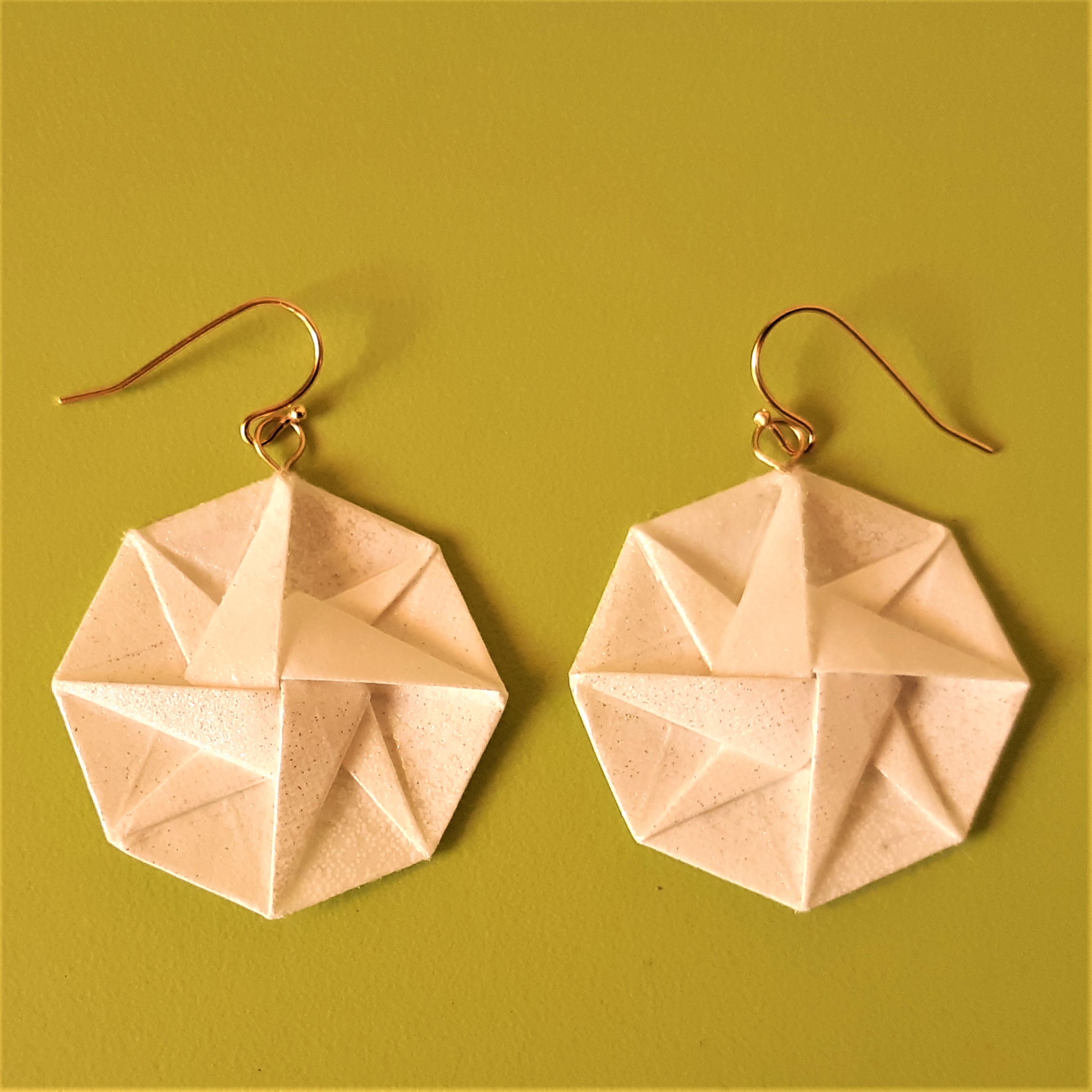boucles d'oreille Tato, papier washi blanc nacré, 6€