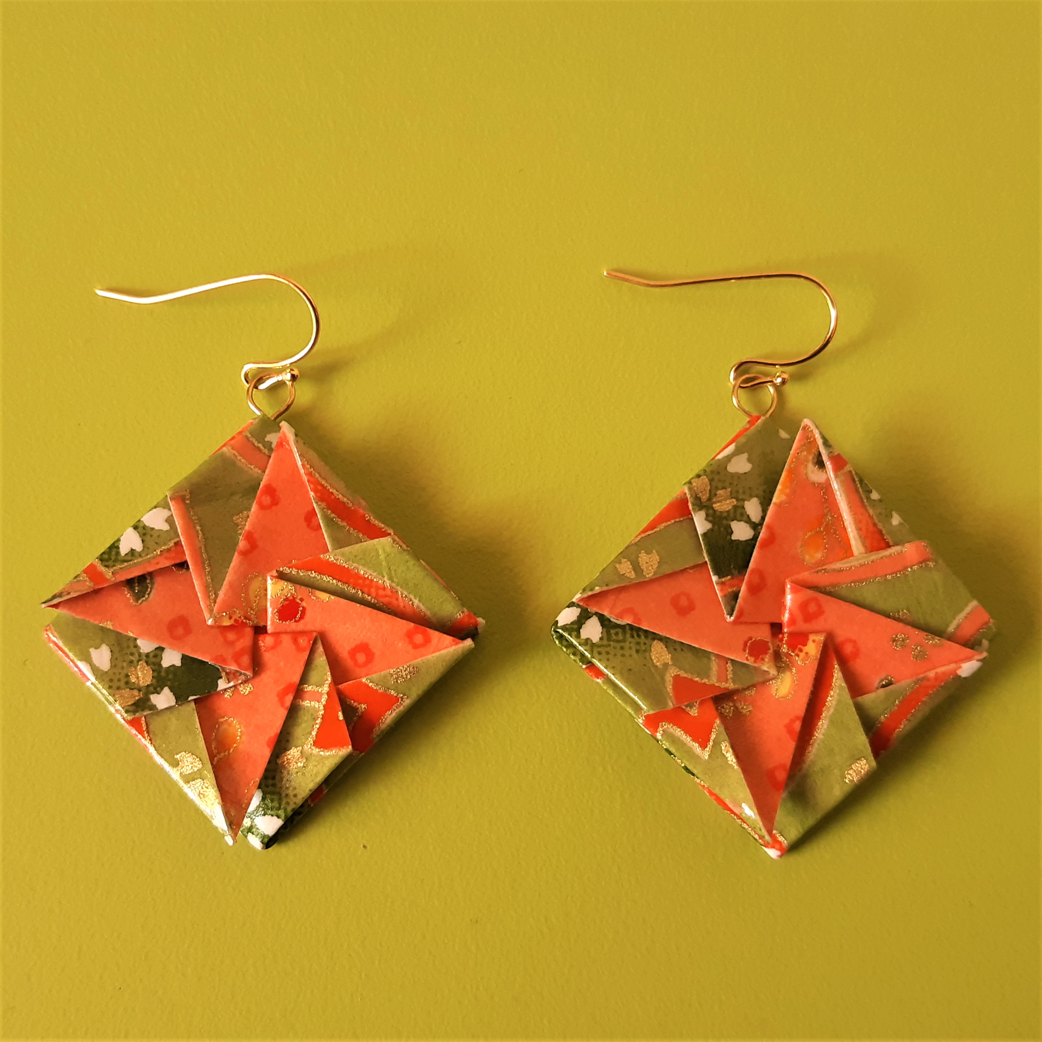 boucles d'oreille Menko, papier washi orange et vert, 8€