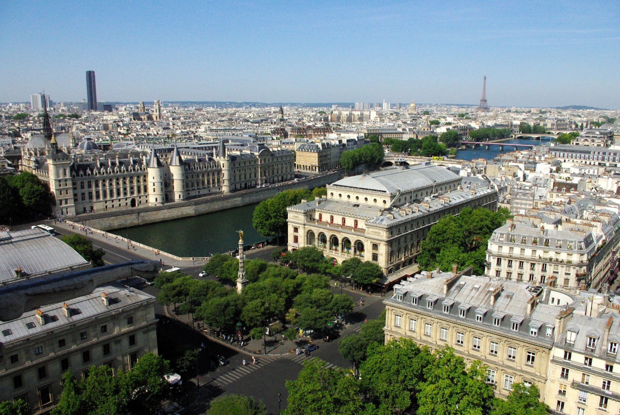 Panoramic view from tour saint jacques 17 copyright french moments