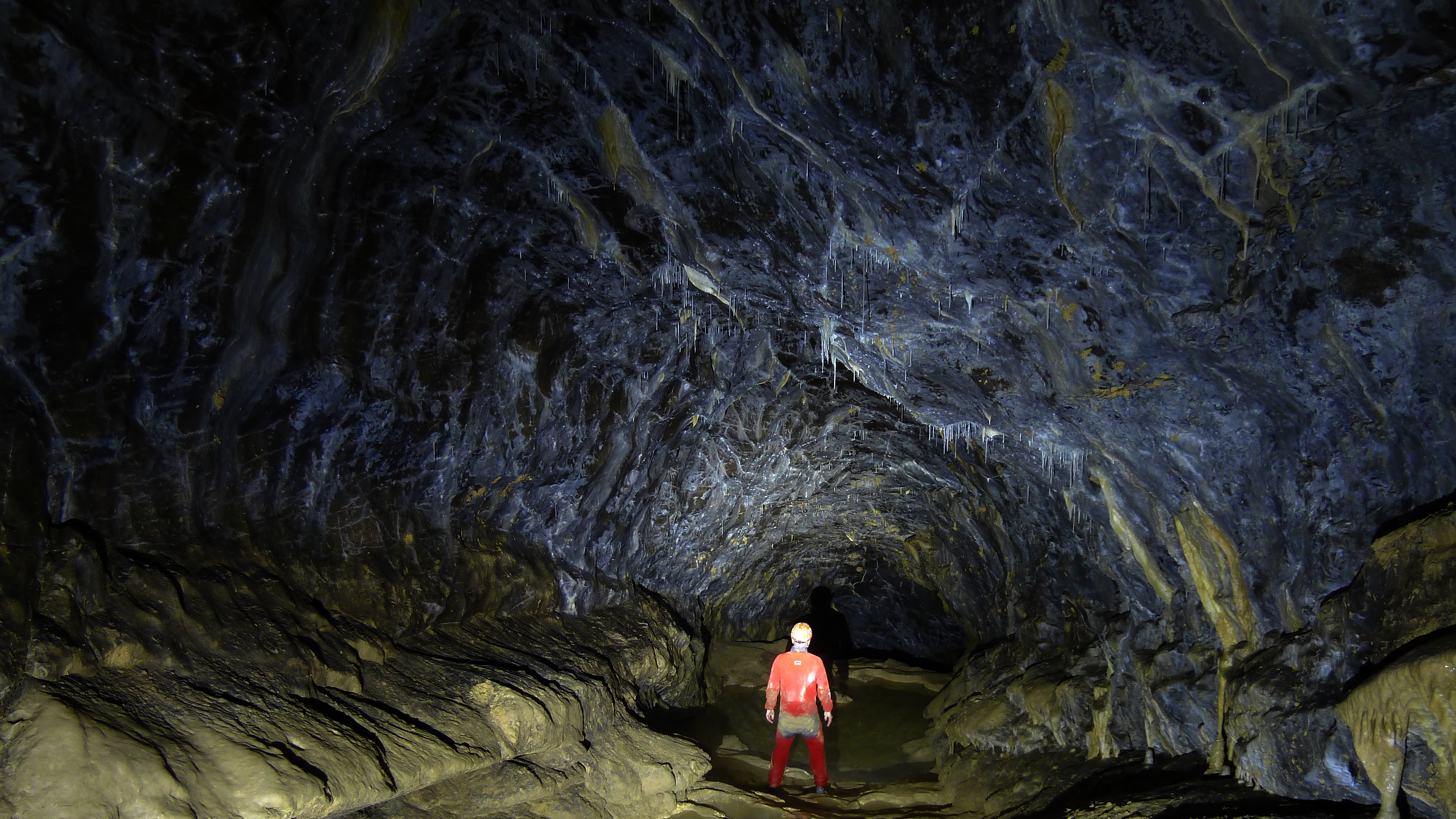 Au fond de la galerie des Gours à la grotte de Balme (massif du Giffre)
