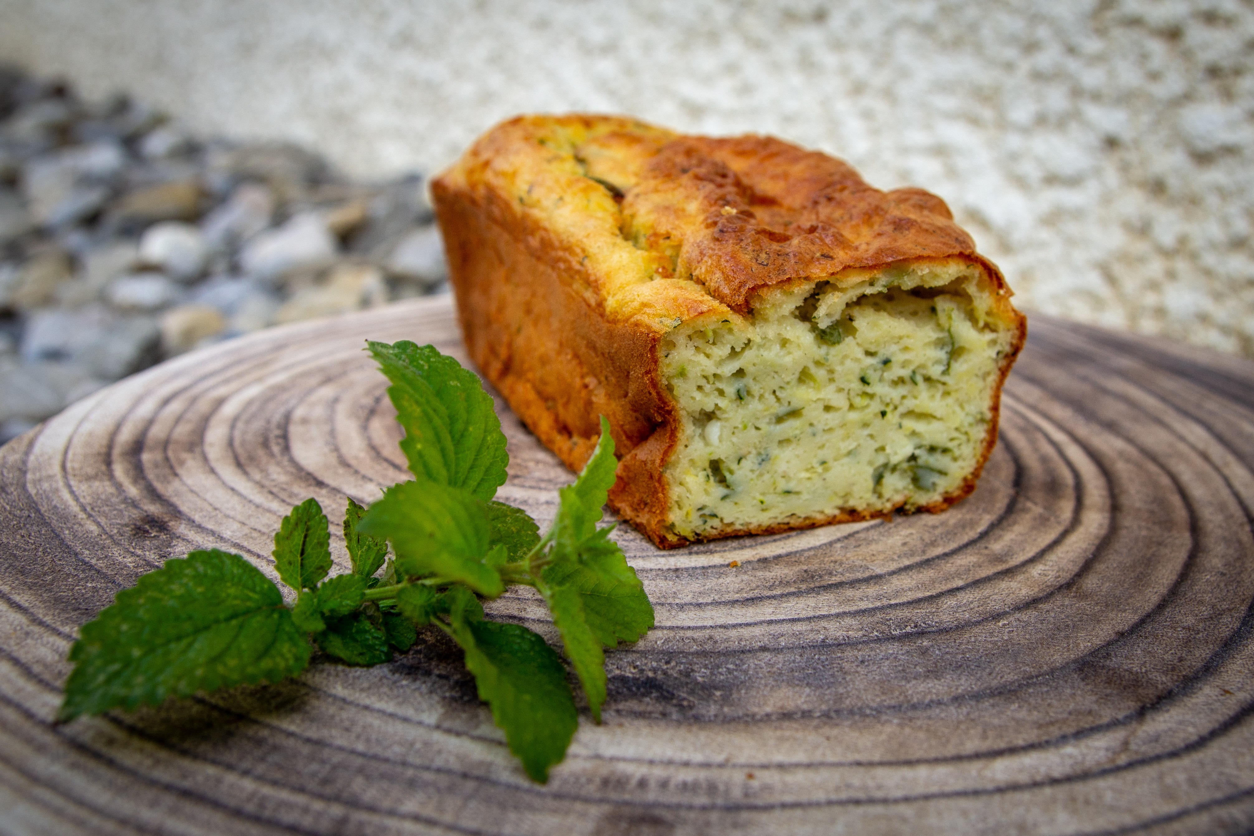 Cake de courgettes au chèvre et menthe