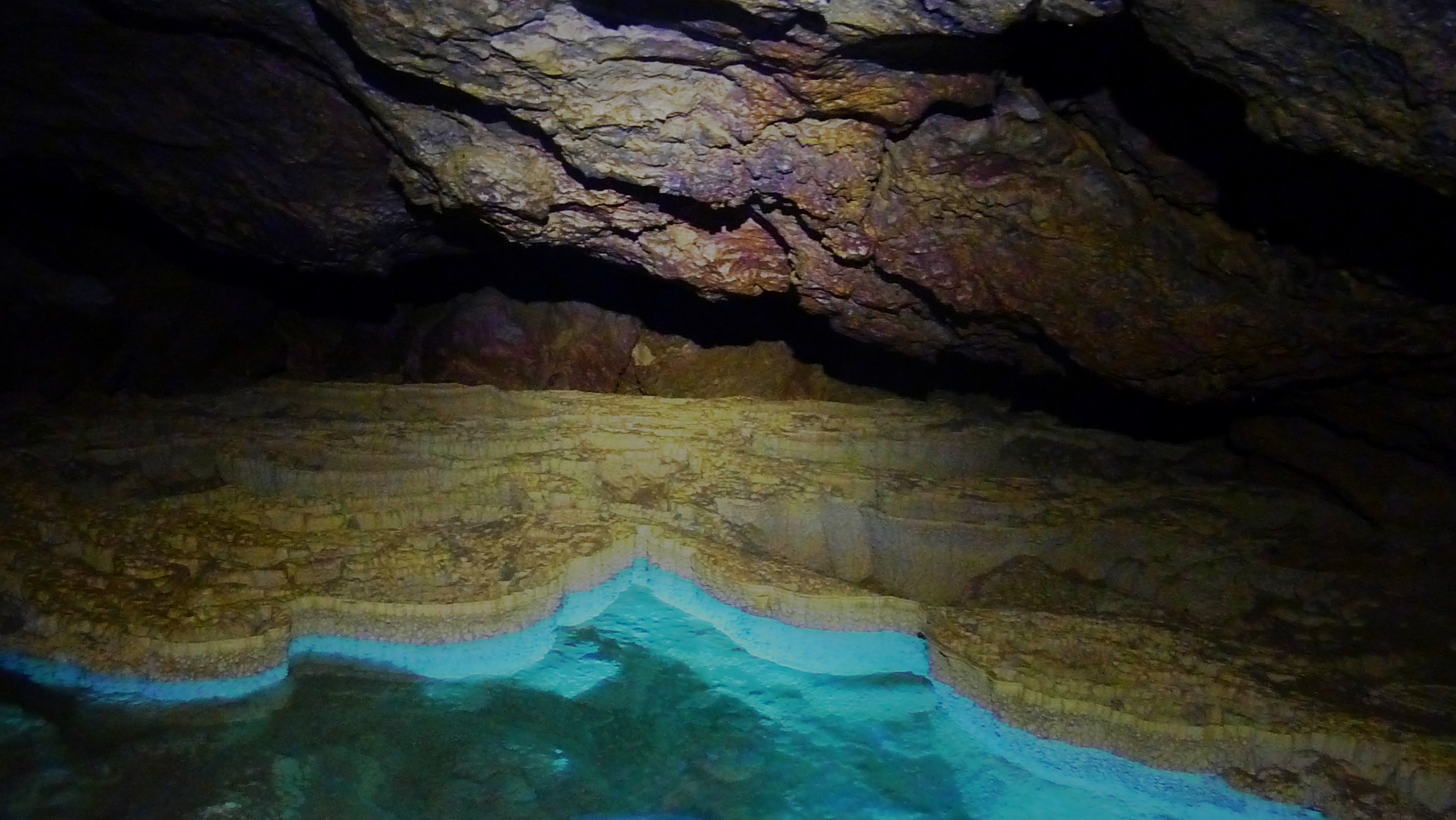 Couleur lagon dans le réseau de la Falconnette (Ain)