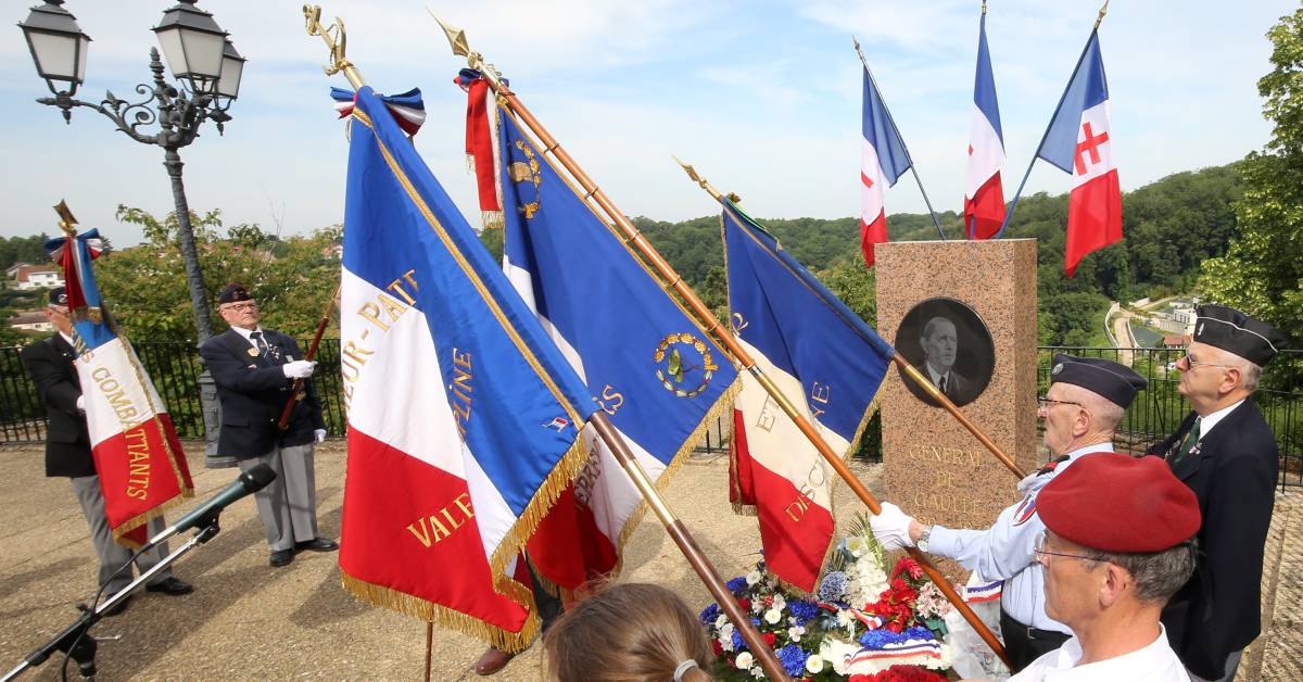 Briey Ceremonie Stele du General De Gaule008