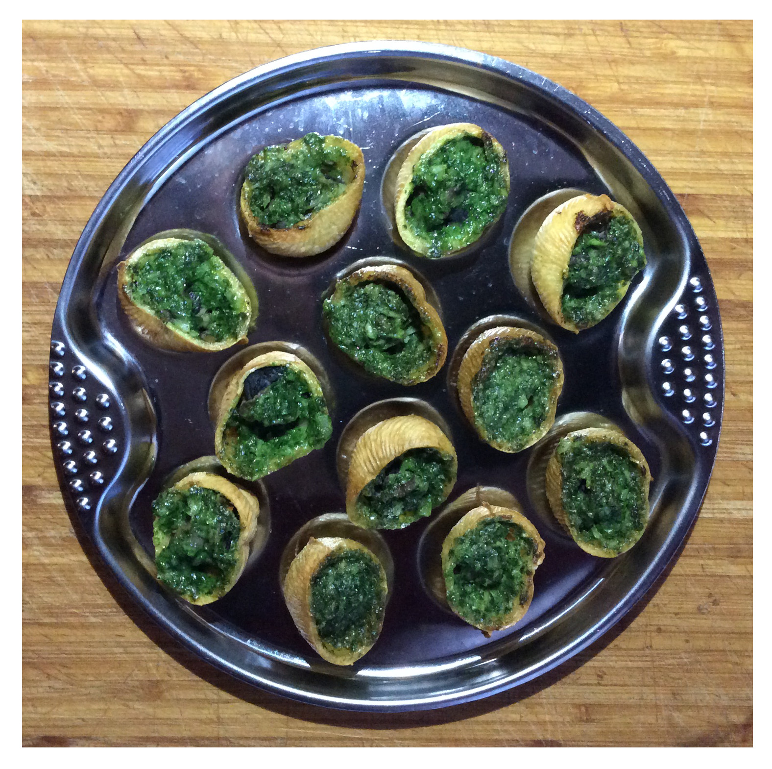 Croquille façon bourguignonne, contenant des escargots Gros Gris cuits