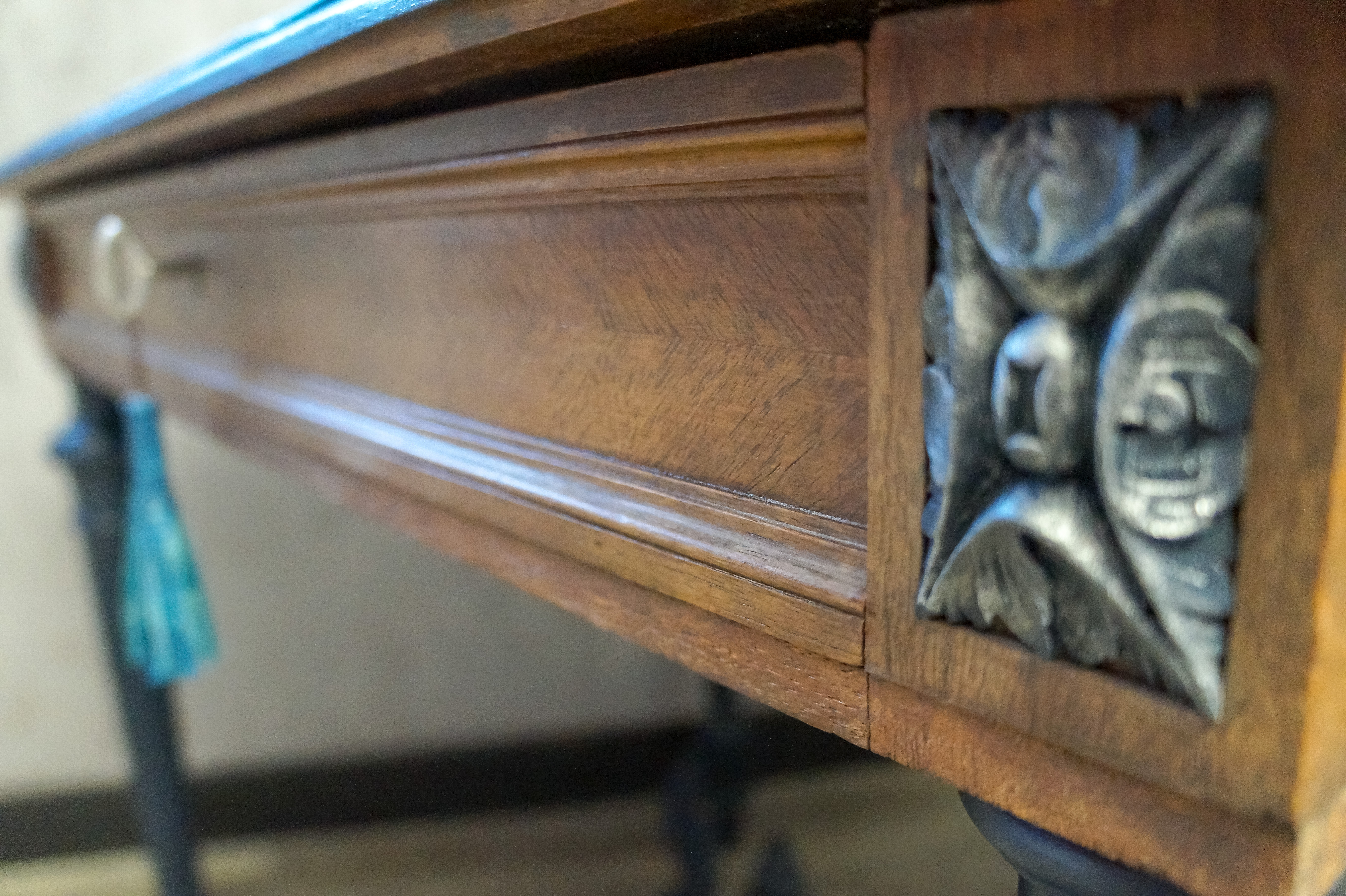 Bureau detail normal
