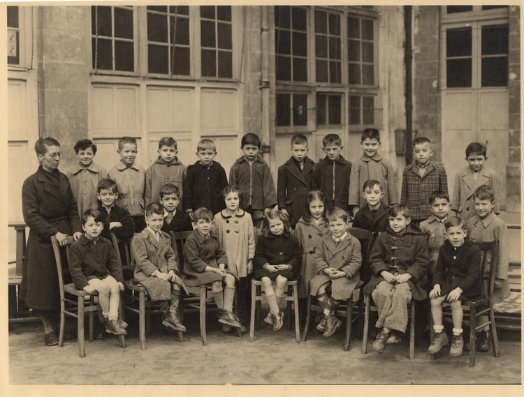 1954 classe de 11e et 10e lycee Pothier Mme Bourgoin