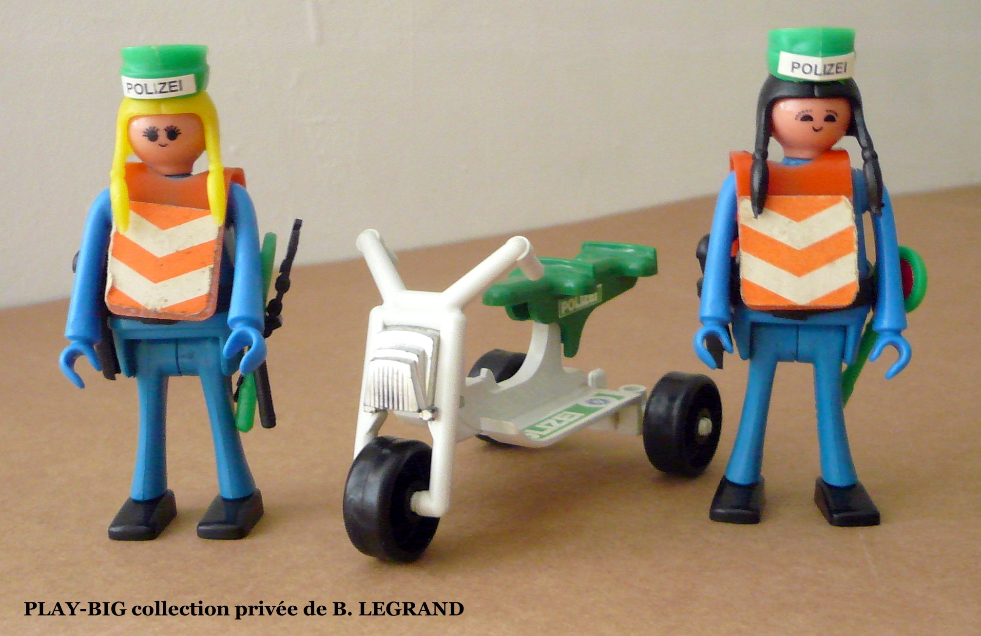 Les policiers figurine 13 cp