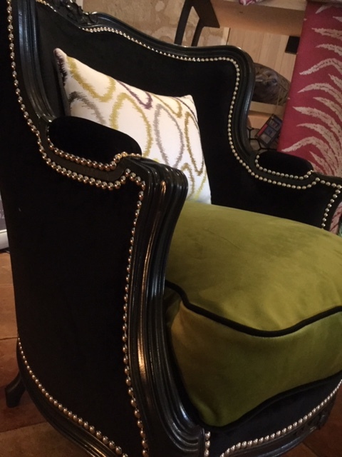 Relooking de meubles et fauteuil refection fauteuil tapissier decorateur bordeaux saint medard en jalles atelier les renaissances