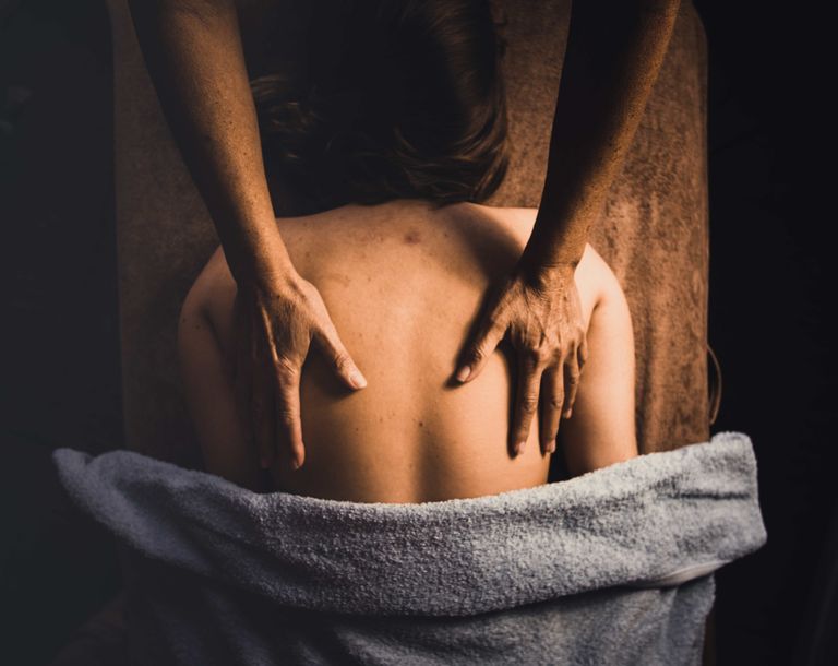 Massage aux huiles essentielles