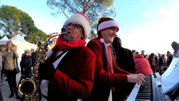 parade musicale de noël, musiciens de noël, animation musicale déambulatoire de noël, animation des villages de noël, christmas song, christ et mas, chants de noël, chansons et mélodies de noël, le père noël, musiciens, animations de rues, musique déambulatoire, déambulation musicale, de noël, mascottes humaines, peluches humaines, sculpteurs de ballons, magiciens, échassiers, lutins, troupe musicale,