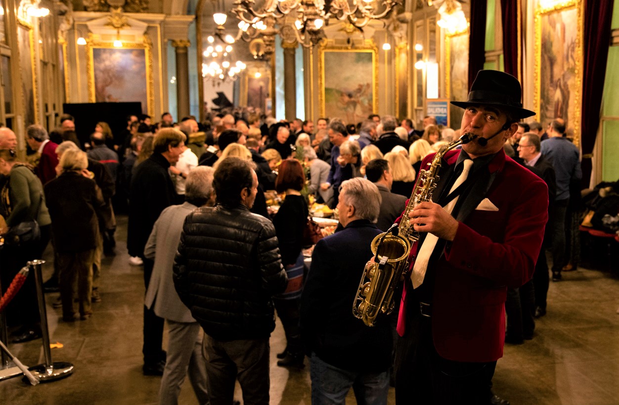 Chanteur de Jazz, Chanteuse de Jazz, Jazzy, Swing, Saxophoniste, Pianiste, Jazz, Soirée Jazz, Cocktail Jazz, Animation Musicale, Dîner Jazz, Wedding Jazz, Soirée romantique, Las Vegas Evening, Prohibition, Années 20, Soirées Gatsby, Gatsby le Magnifique, Chanteur Saxophoniste, Musicien de Jazz, Lucky Djé, Déplacement, France, Europe, USA, Afrique, Moyen Orient, Asie