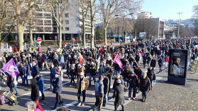 Ce jeudi matin 5500 manifestants dans les rues de besancon selon la prefecture du doubs