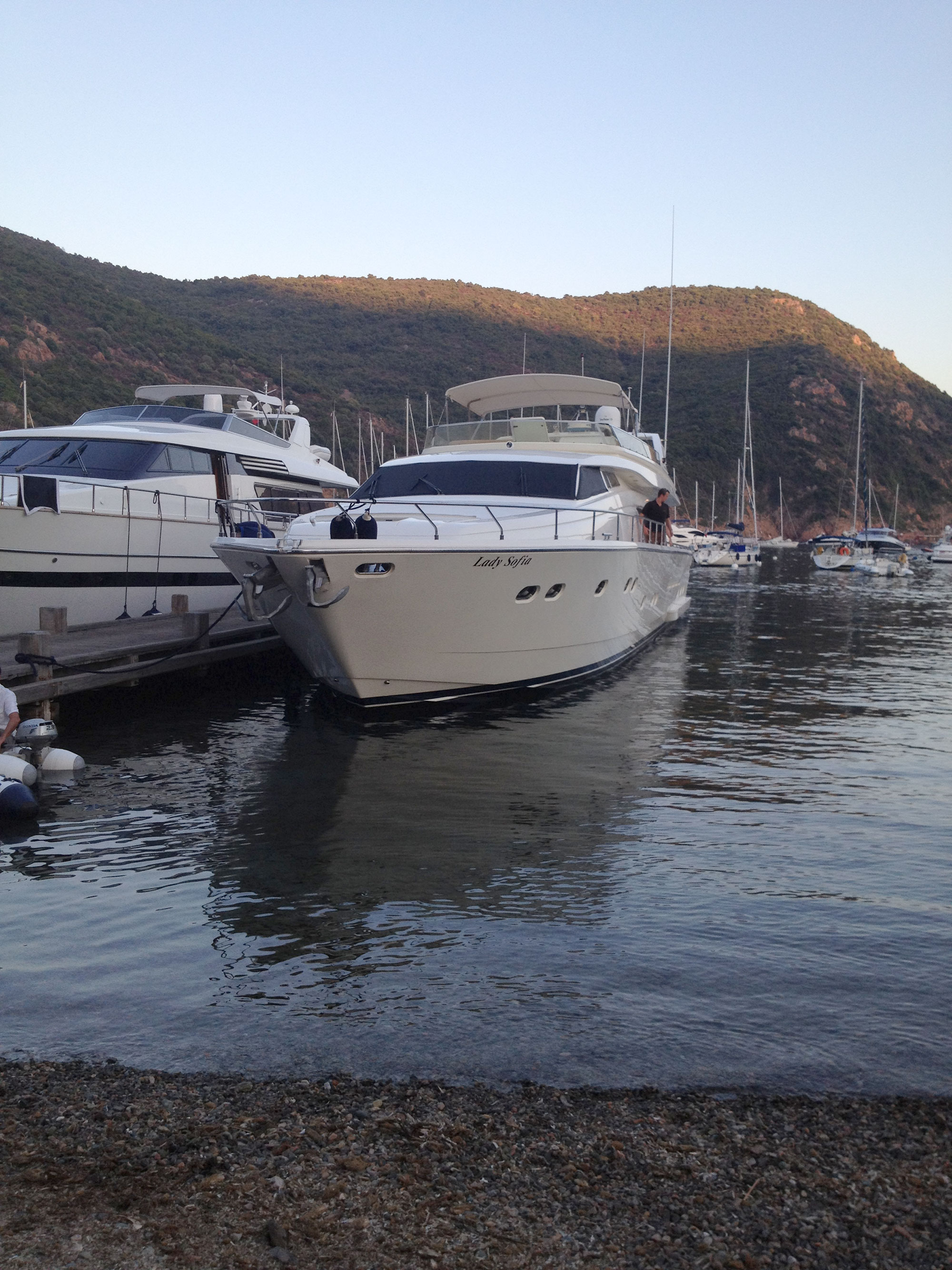 Ferretti 80 escale girolata