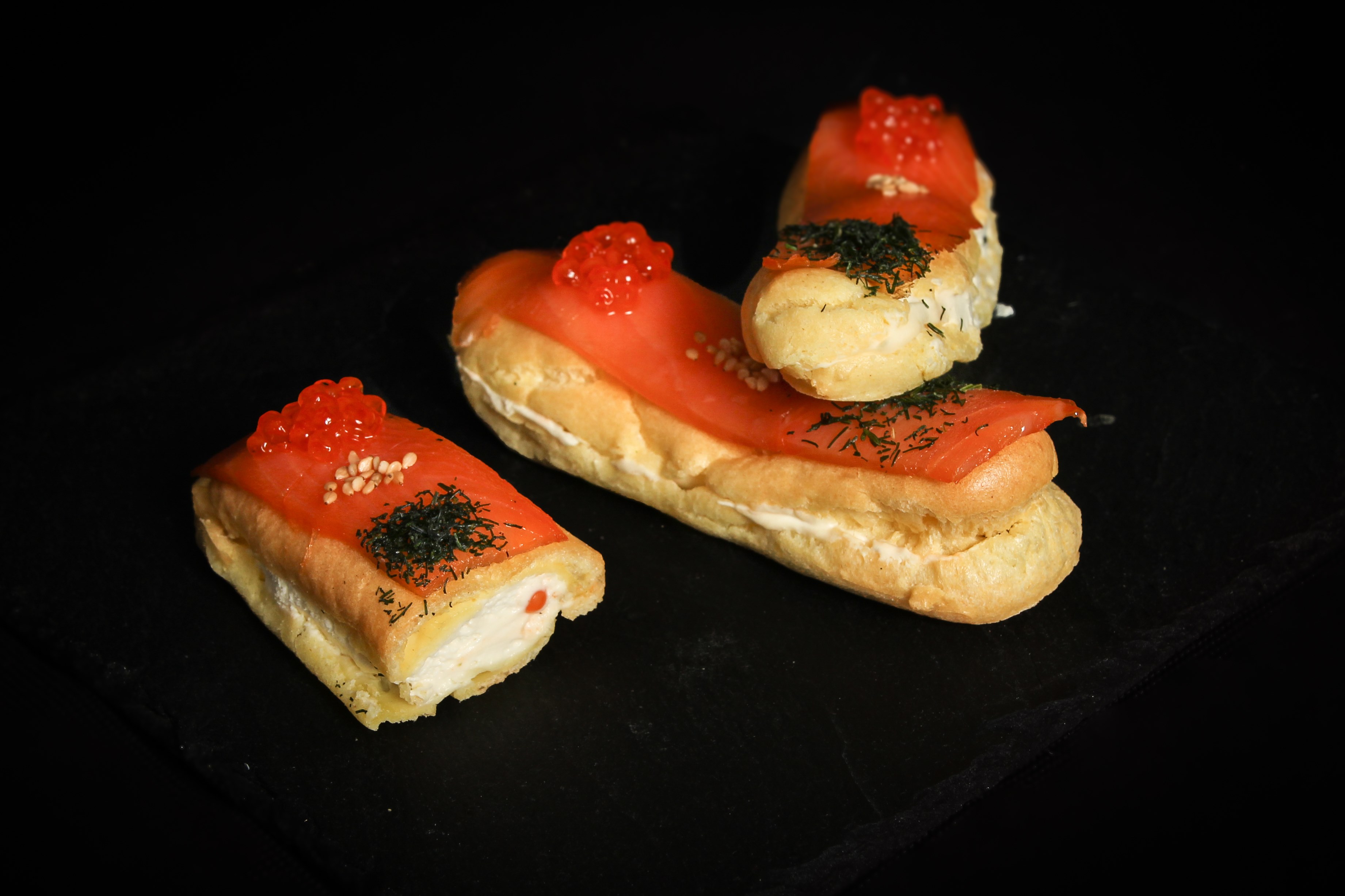Éclairs au saumon et fromage fouetté