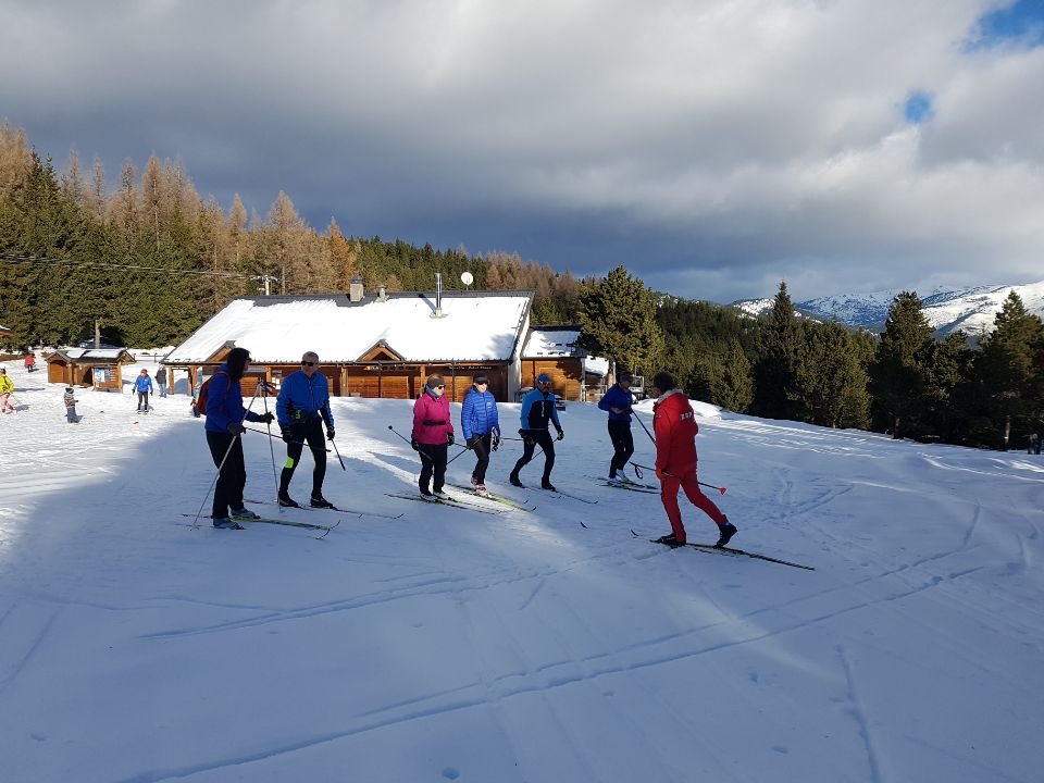 LE GROUPE ADULTE EN RELANCE, ECHAUFFEMENT ET RÉVISION DES GAMMES.