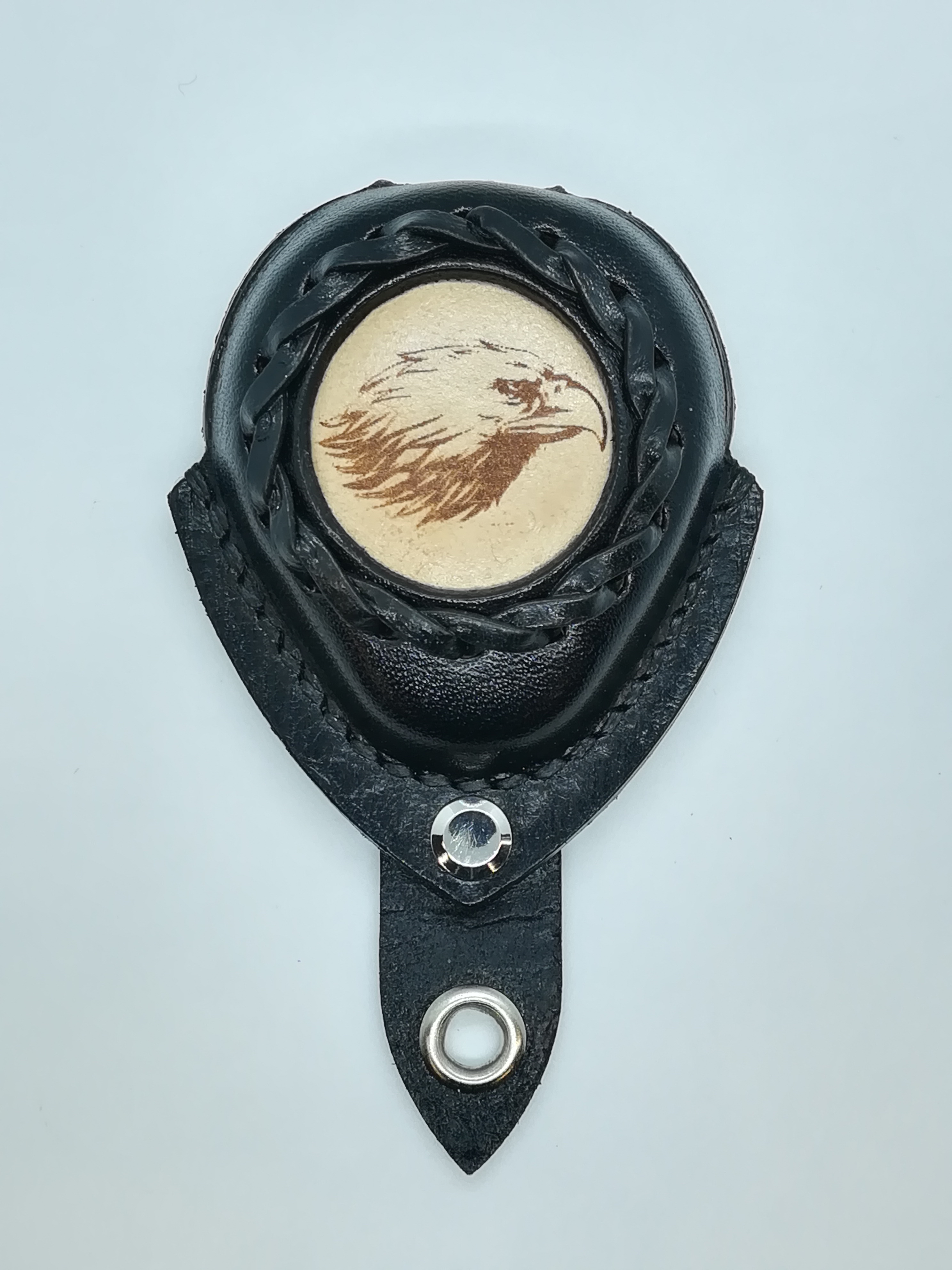 Insert laser tete d aigle tresse noir