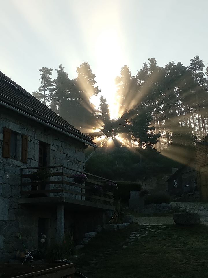 Petit leve de soleil aux chambres du saladou