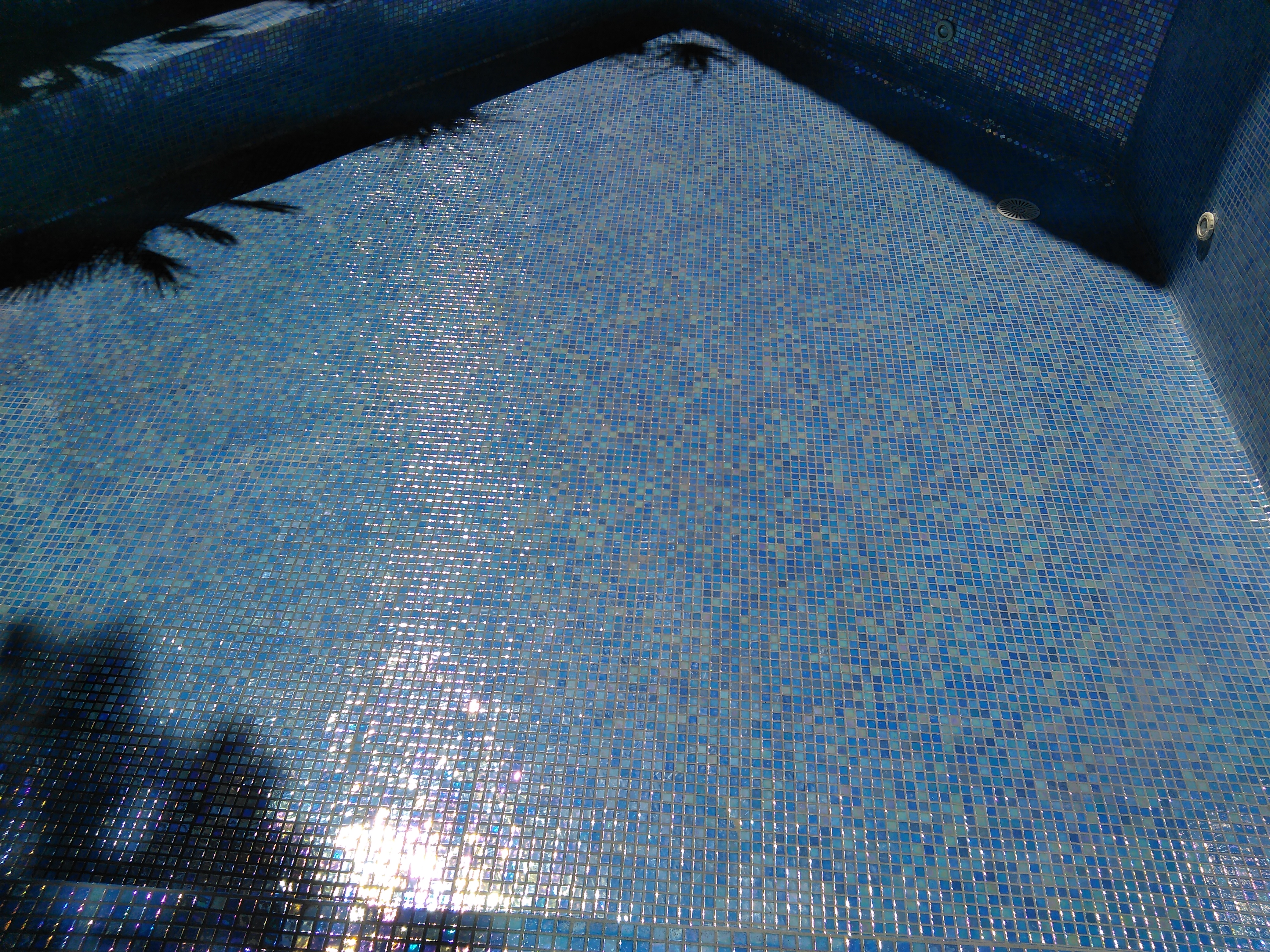 Carrelage piscine grimaud