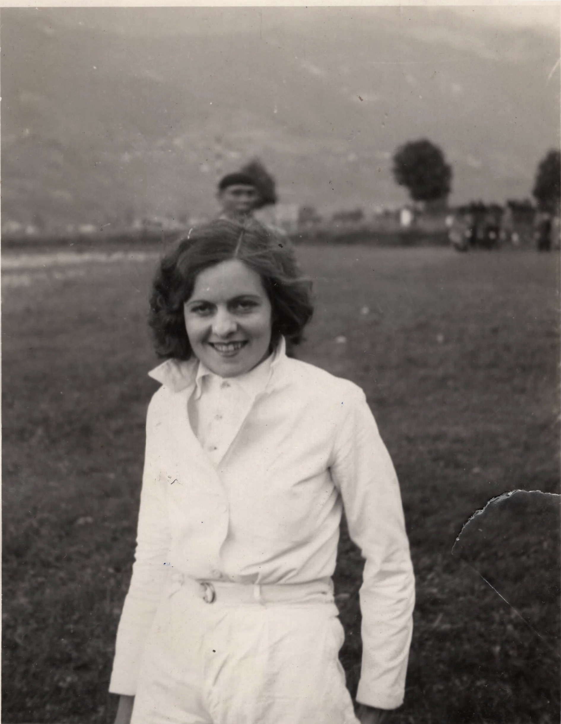 Malou Menetrier la parachutiste juillet 1933 meeting du Fayet