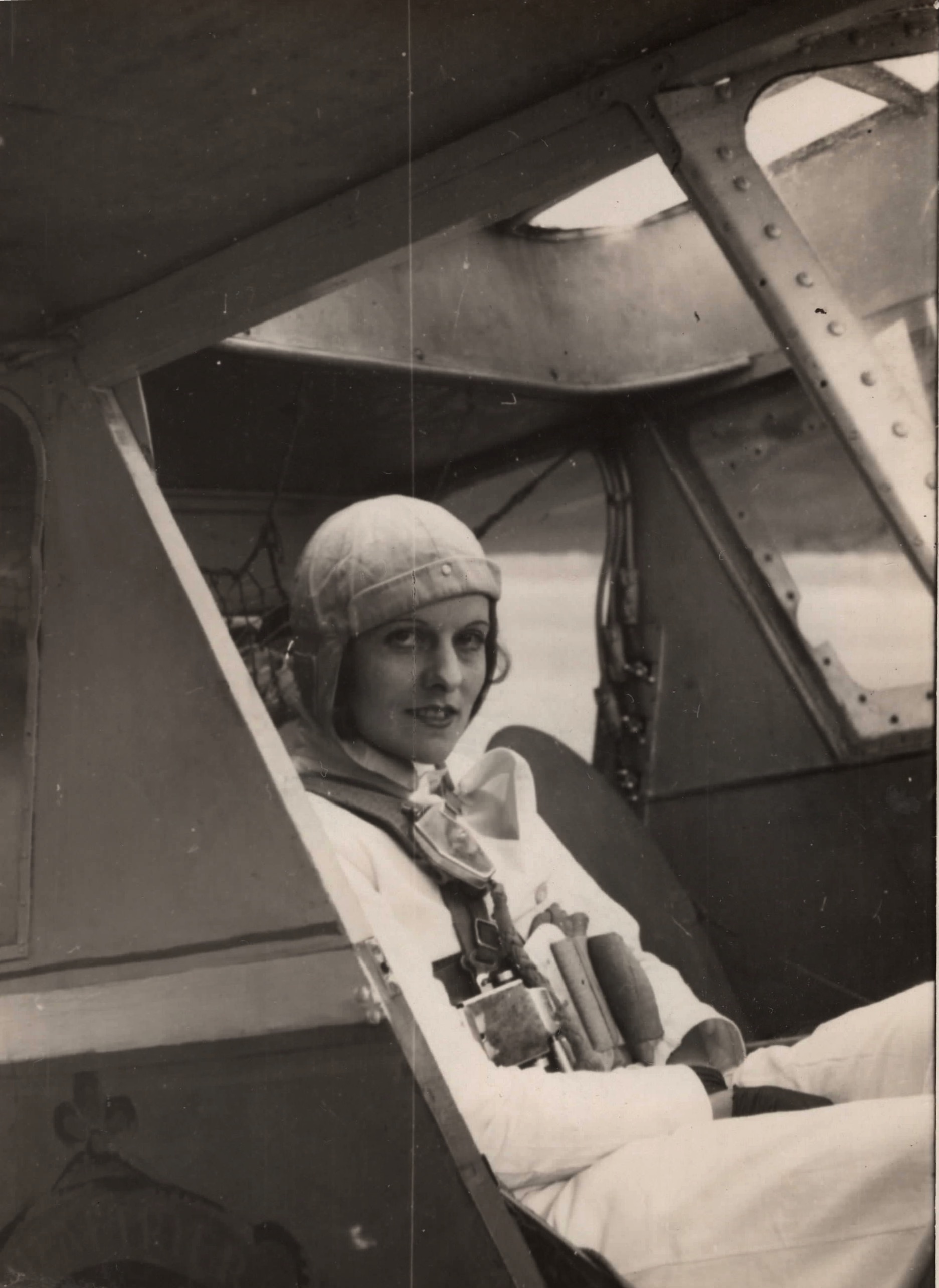 Malou Menetrier juillet 1933 au depart avant le saut au Fayet