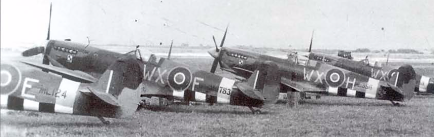 Spit wx f mj783 pilote occasionnellement par gab wing 131 et wx h ml358 lui aussi pilote occas par gab