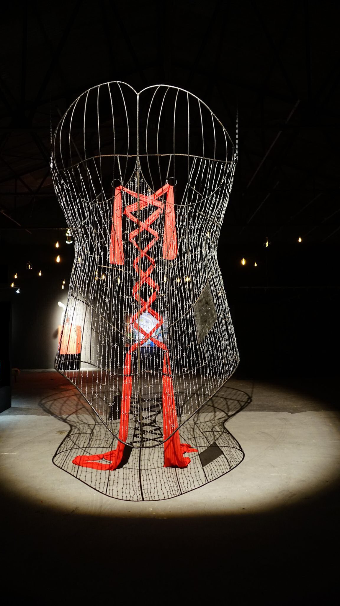 Corset Métal et fil barbelet, 2019