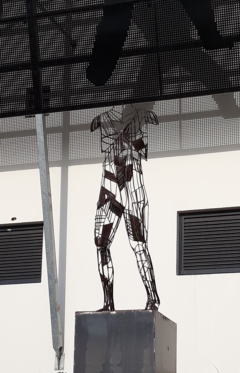 Homme 1, 2019
Gymnase de la ville de Trois Bassins
Métal