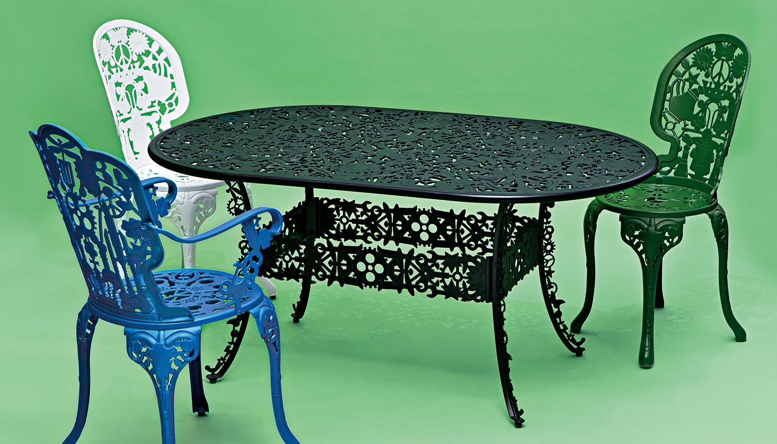 Salon de jardin, table, fauteuil et chaise Seletti Industry Garden.