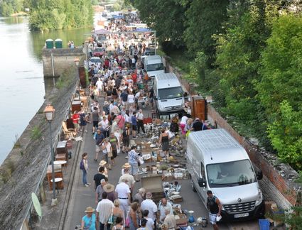 Le vide greniers a seurre a toujours attire la foule photo archives marie koenig 1534525466