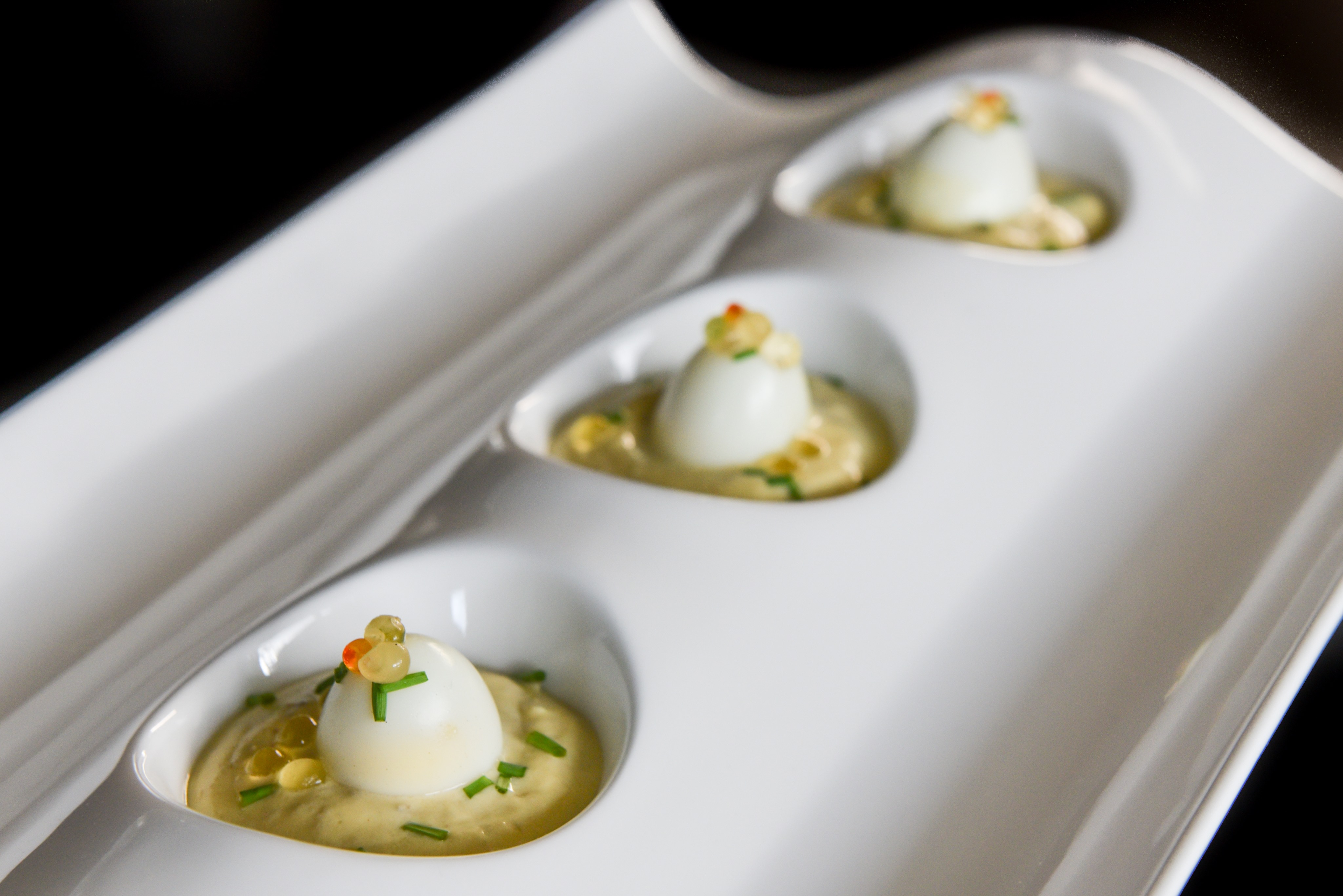 Oeuf de caille sur lit de moutarde au citron