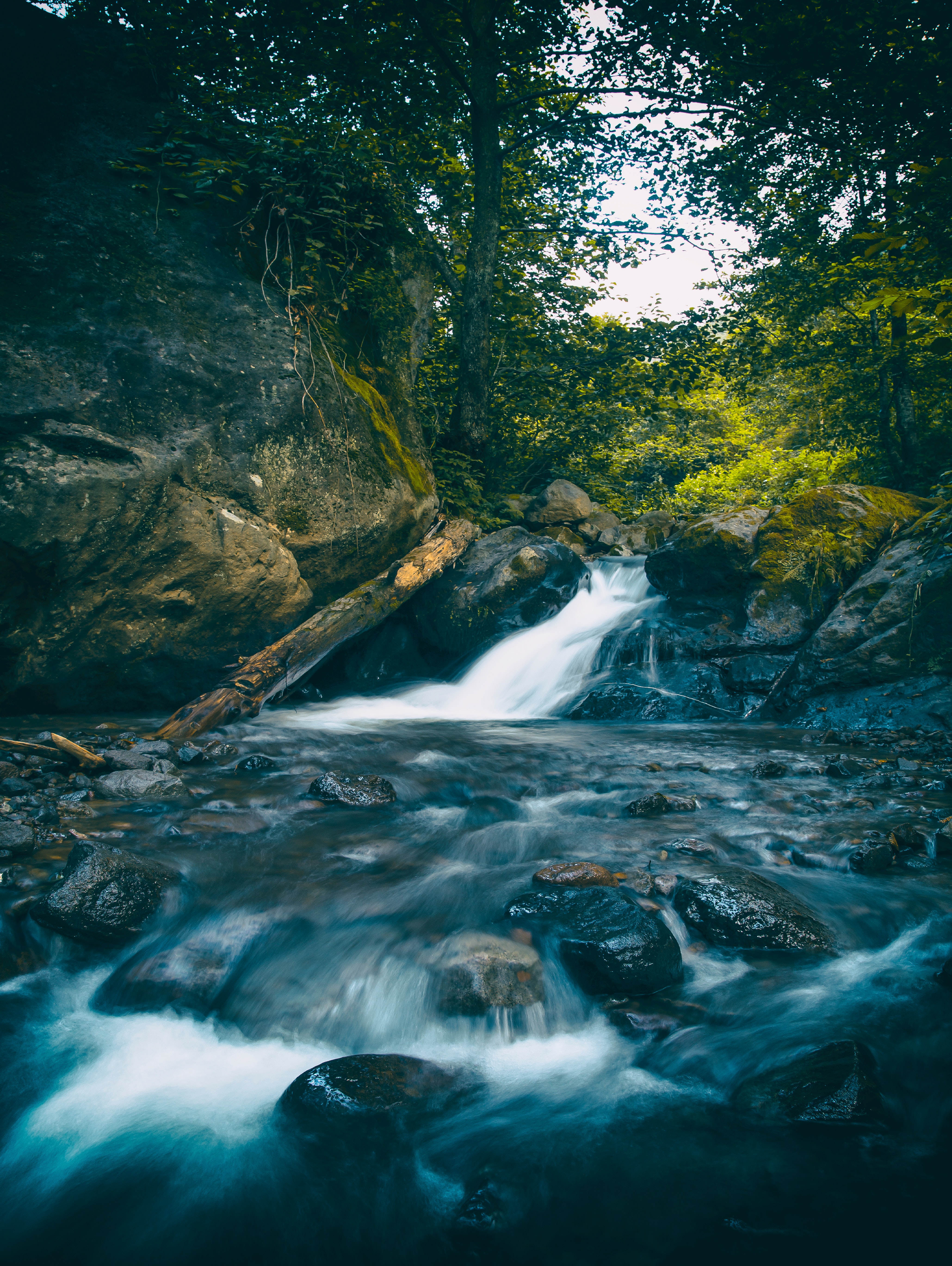 Time lapse photography of waterfall 2108374