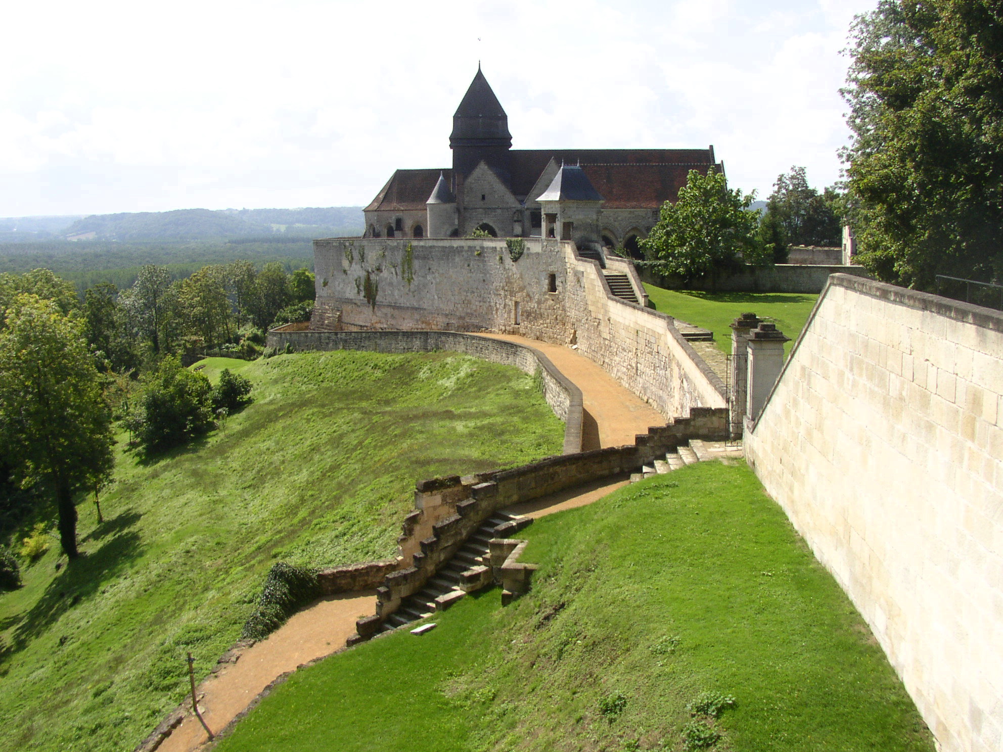 Coucy le chateau eglise saint sauveur otsi coucy