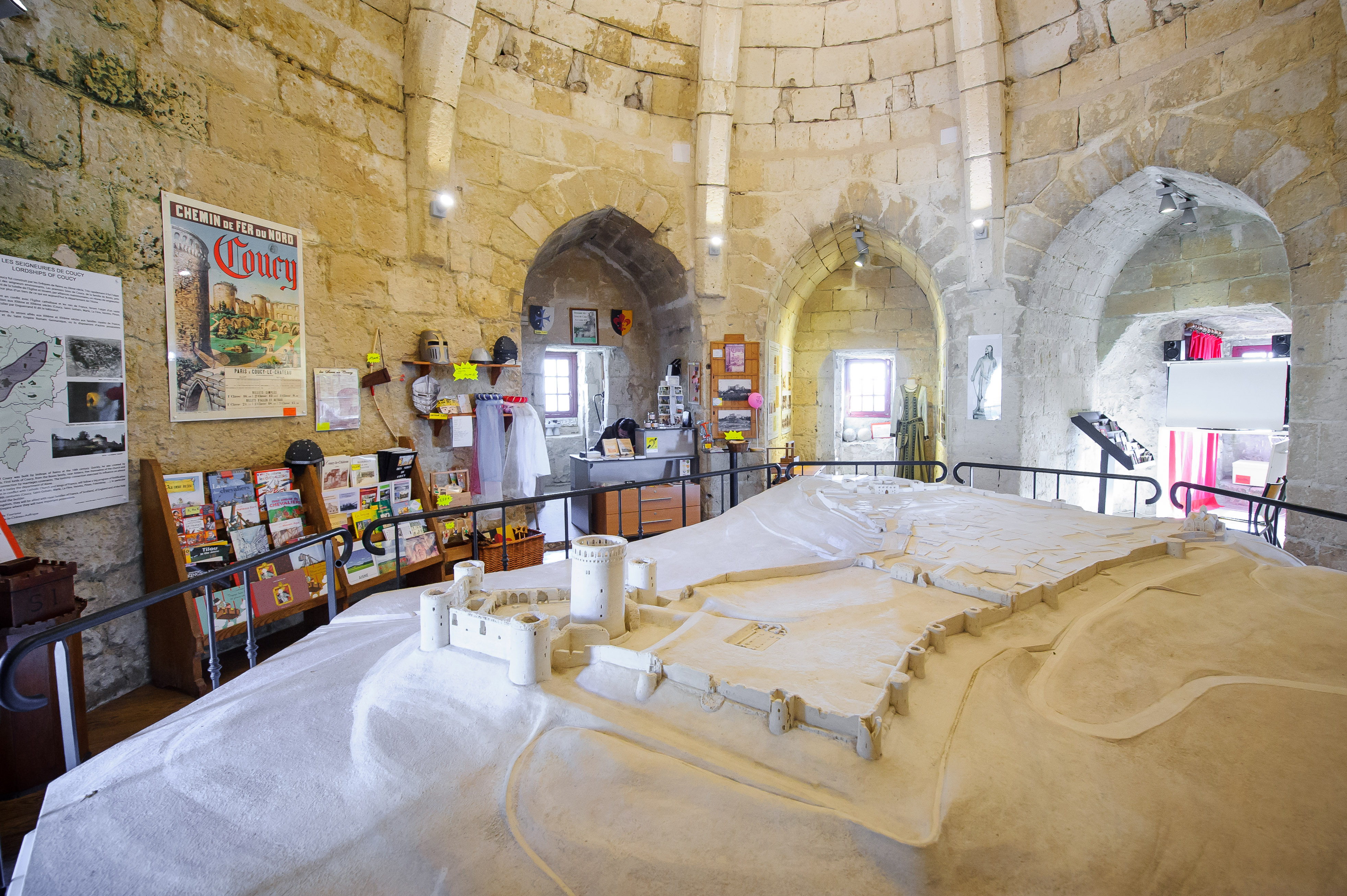 Coucy le chateau tour musee colin 2 