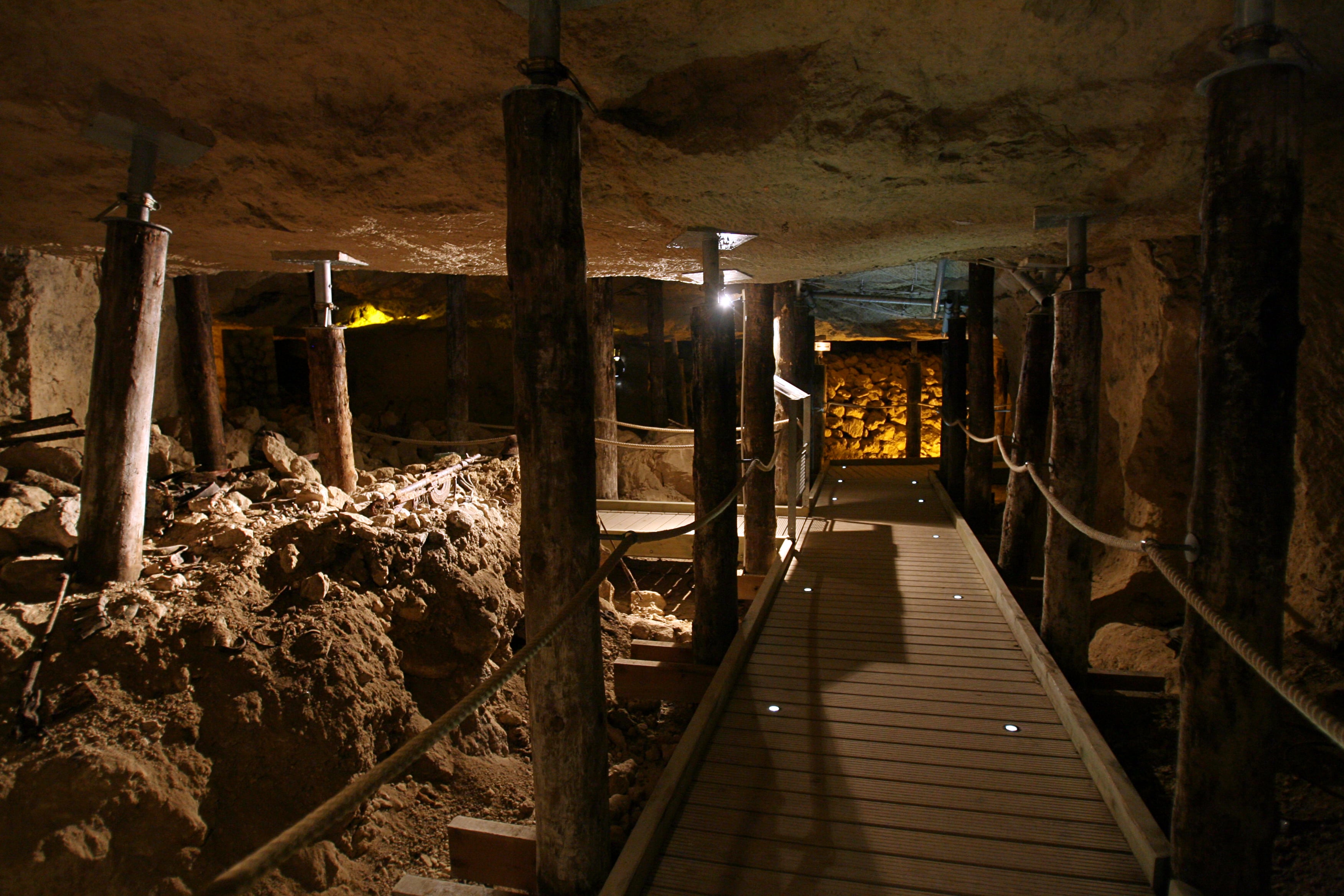 Scenographie caverne francois xavier dessirier cg02 min