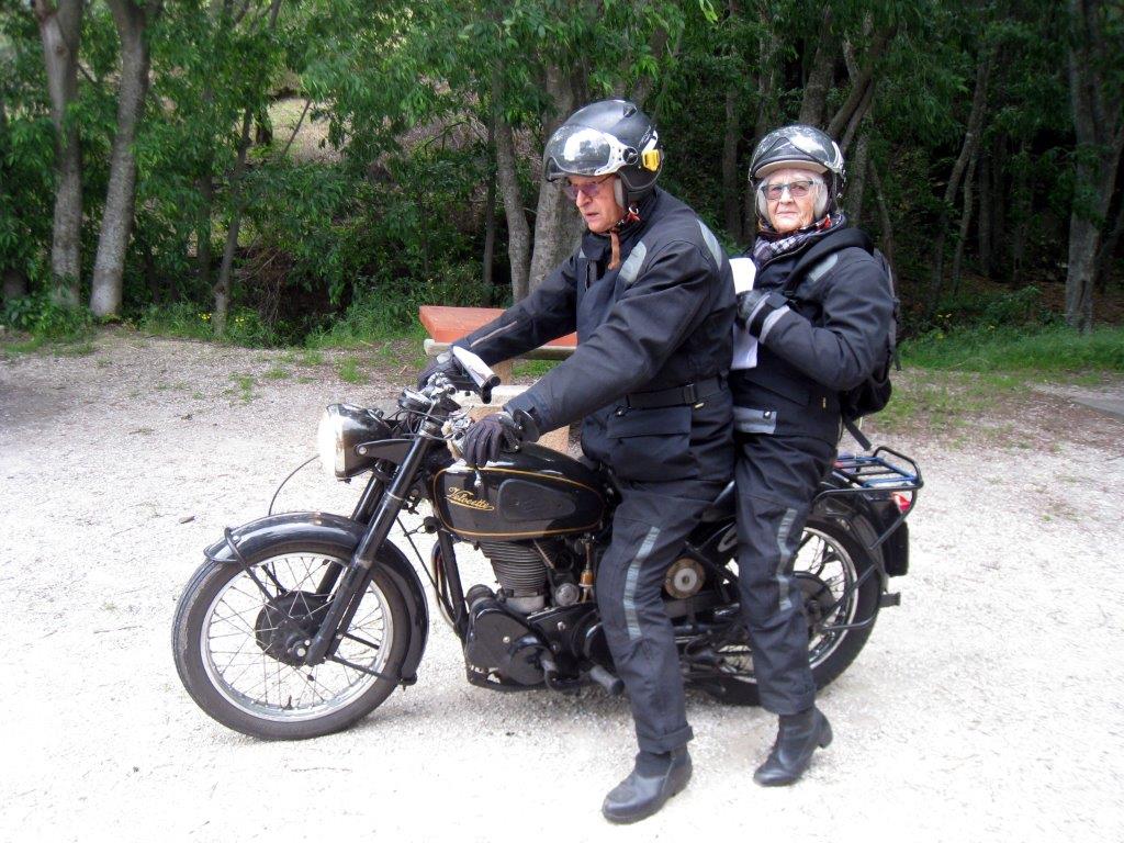 Couple simansour sur velocette