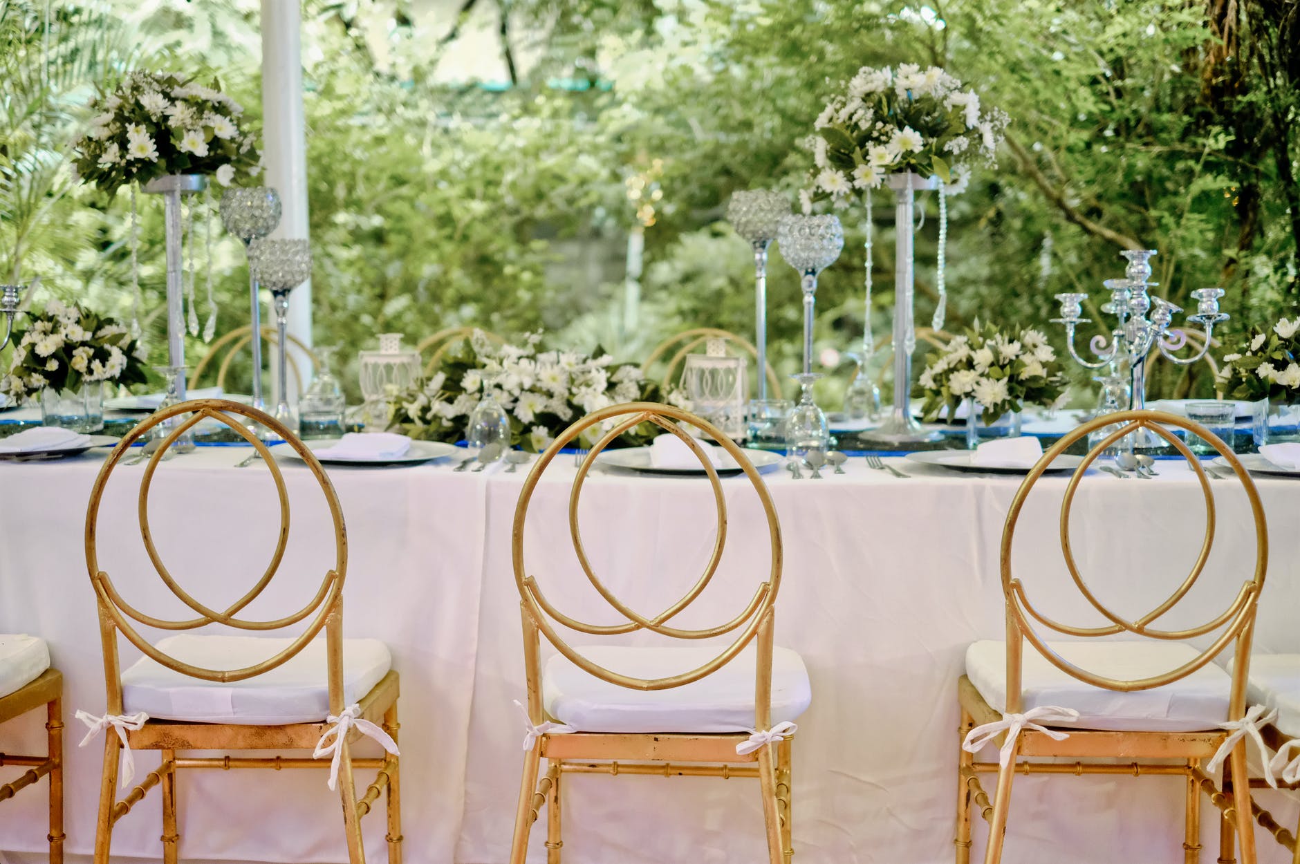 table mariage chaise doré pur bonheur wedding planner lyon