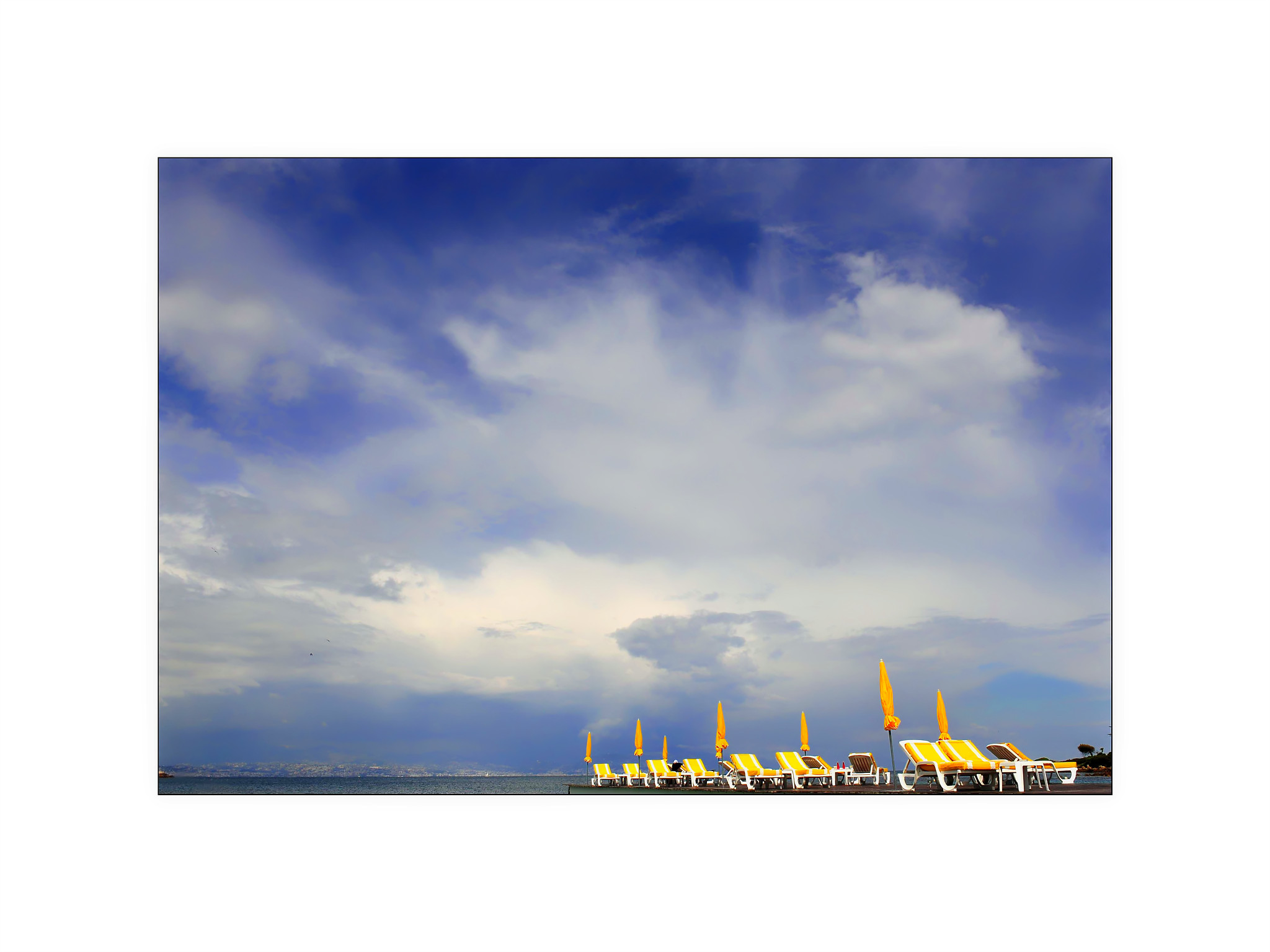 Mail 12 04 22 223 parasols jaunes copie dxo 1