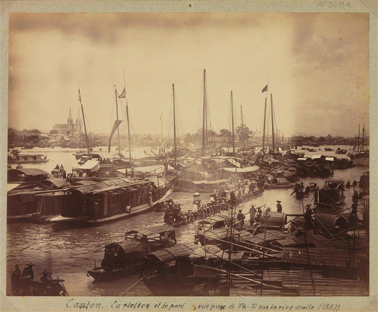 A canton la rive re et le port vu de la rive droite du quai fati huadi 