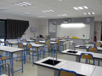Salle chimie college percy