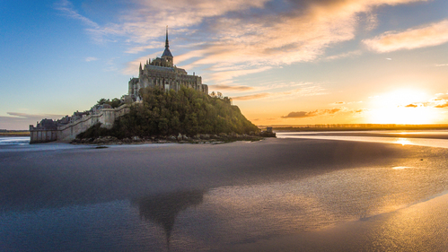 Mont saint michel village nuit seul couple privileges jim prod 15 1