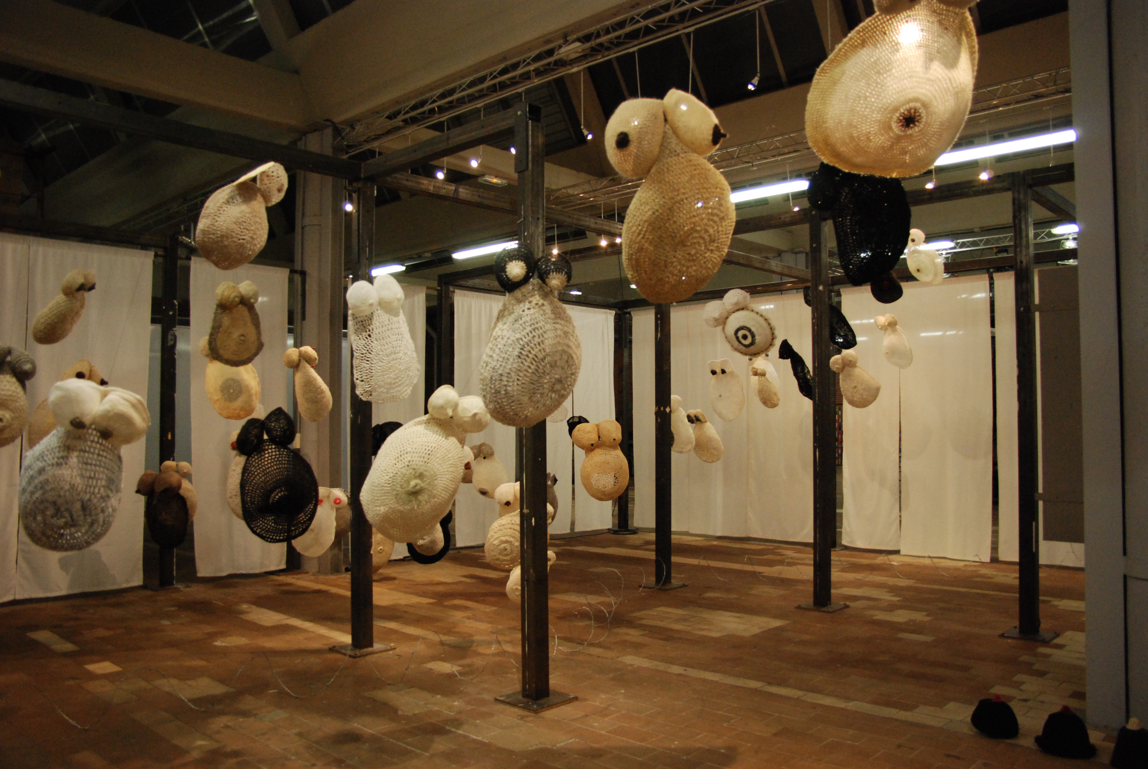 Ma Chaire Maille, Manufacture des Flandres, 2016 Roubaix
projet participatif avec Le club tricot et atelier textile d'Emerchicourt et le gang de tricotteuses
