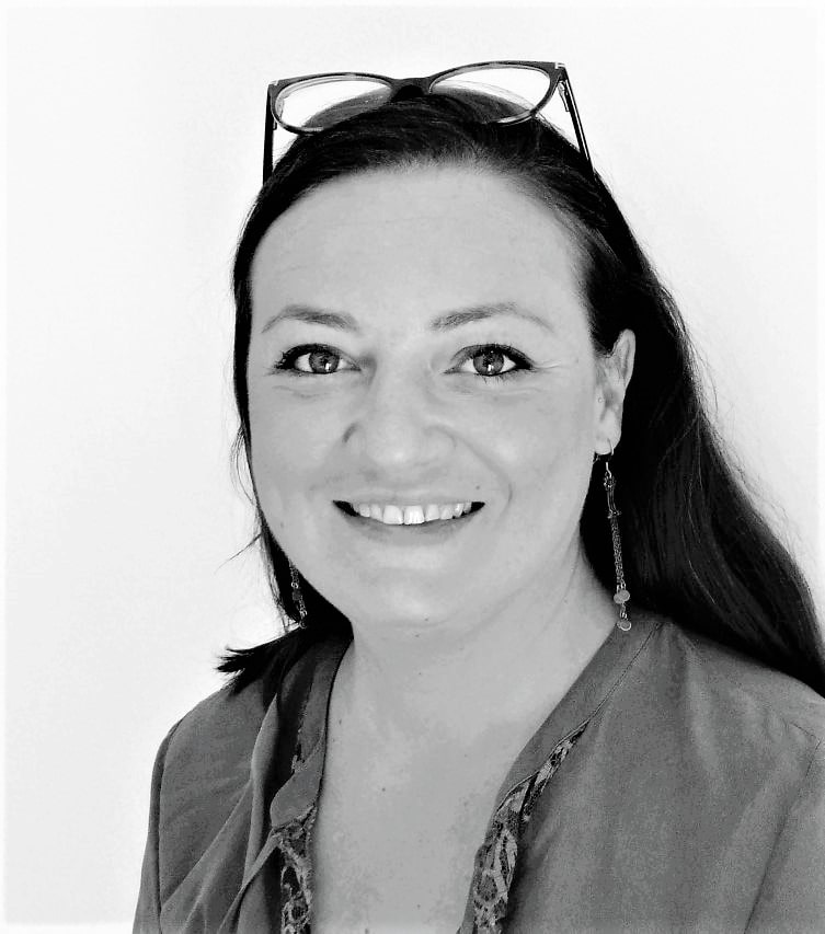 Clémentine Baclet Psychanalyste à Lille, je vous reçois sur rendez-vous dans mon cabinet situé aux portes de Lille. Formée à la Psychanalyse Active Intégrative, je vous propose une approche thérapeutique moderne, efficace et cadrée dans le temps.