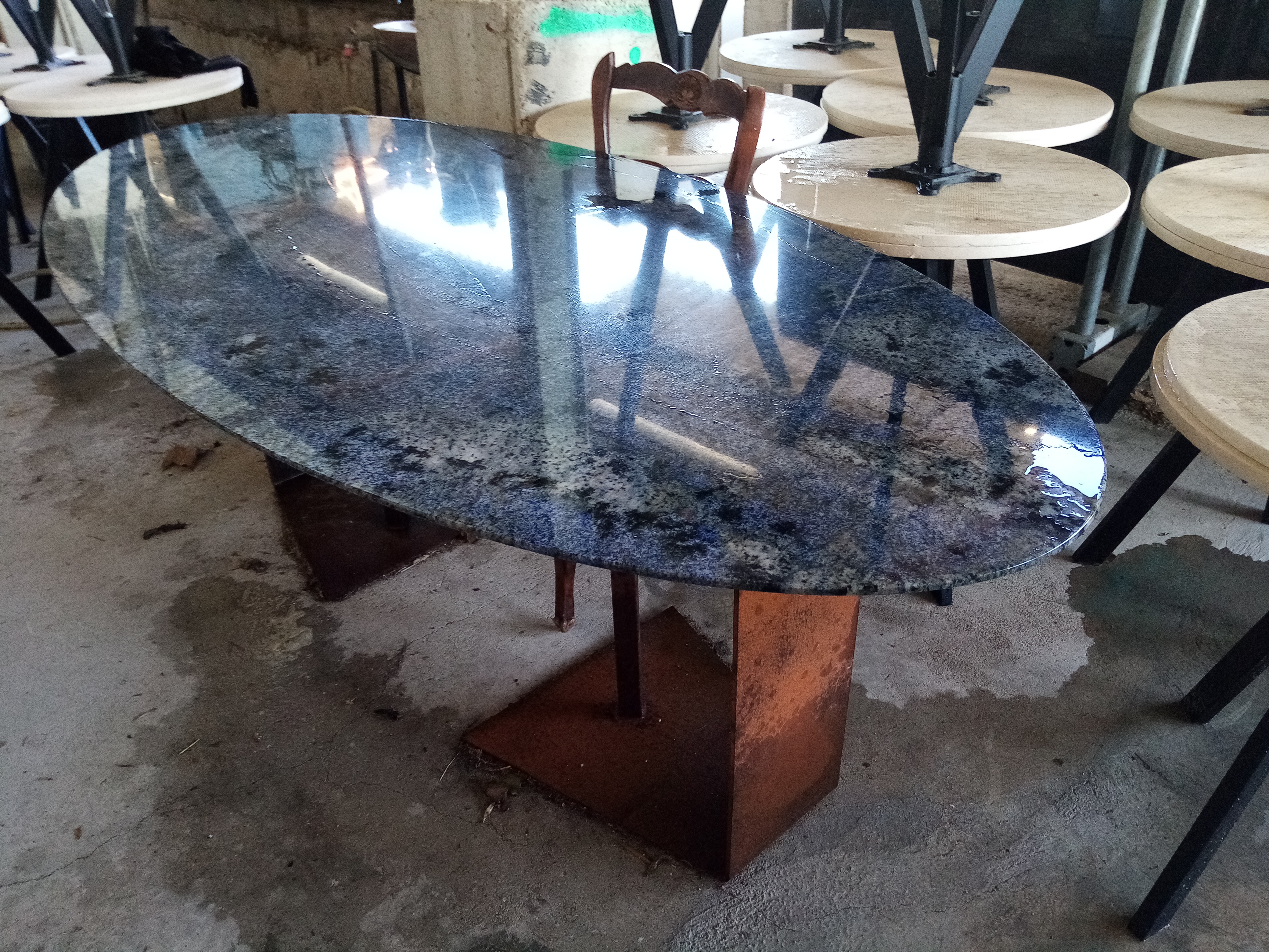 Table granit bleu des andes ferronnerie