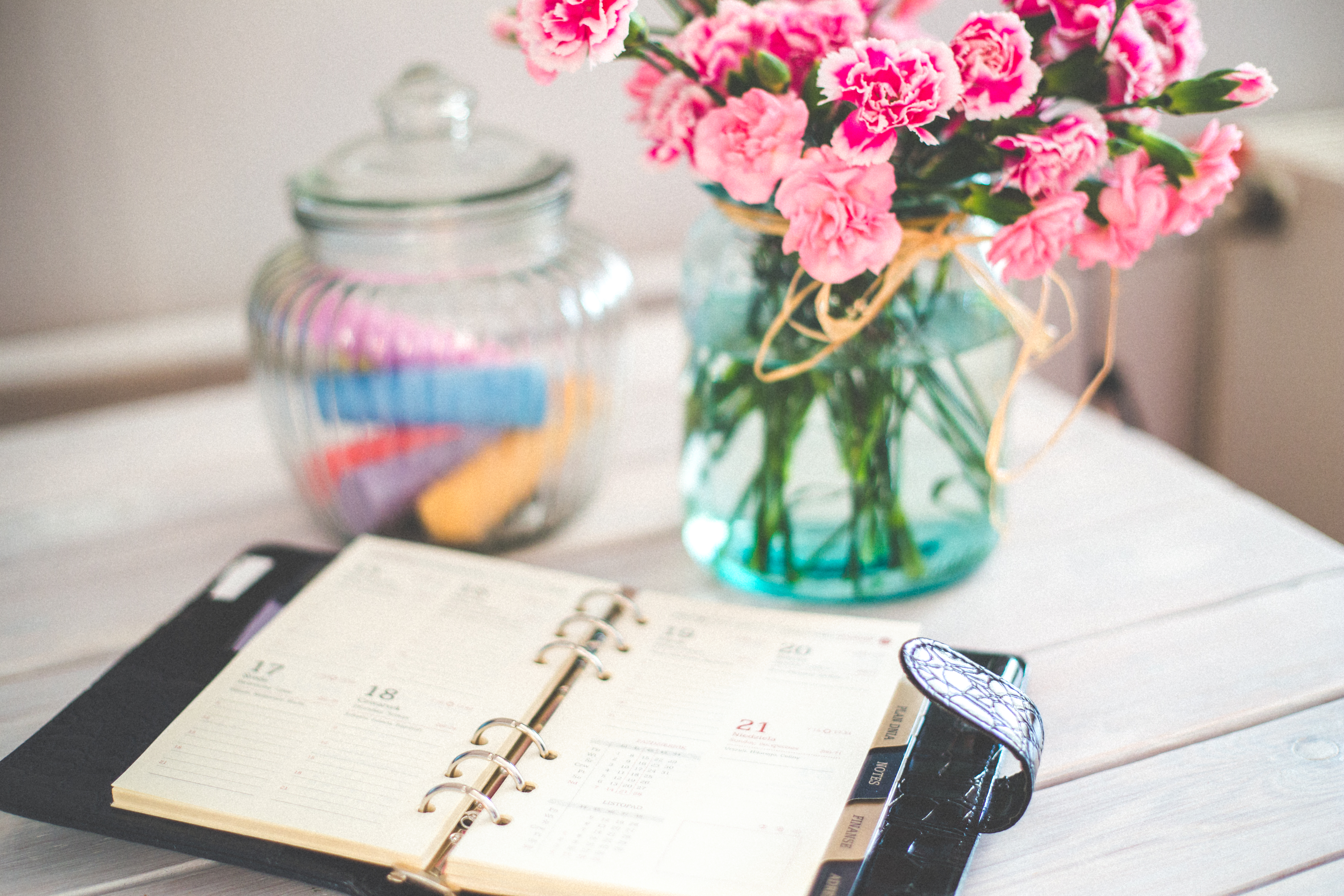 Personal-organizer-and-pink-flowers-on-desk-6374